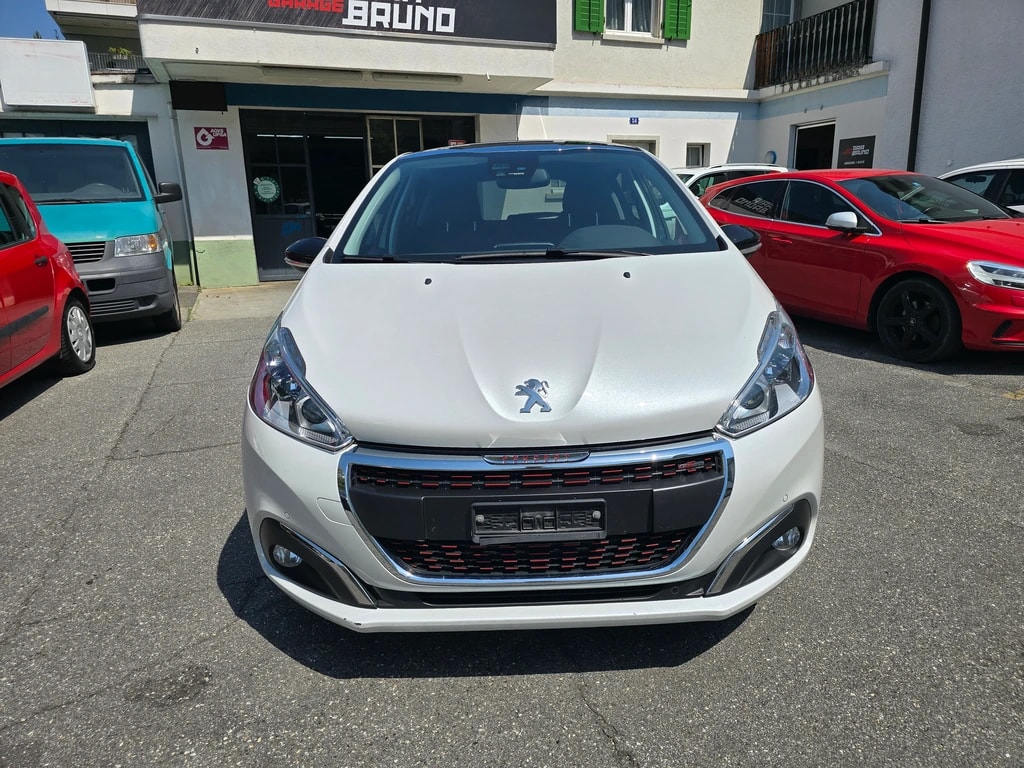 PEUGEOT 208 1.2 PureTech GT Line-image-1