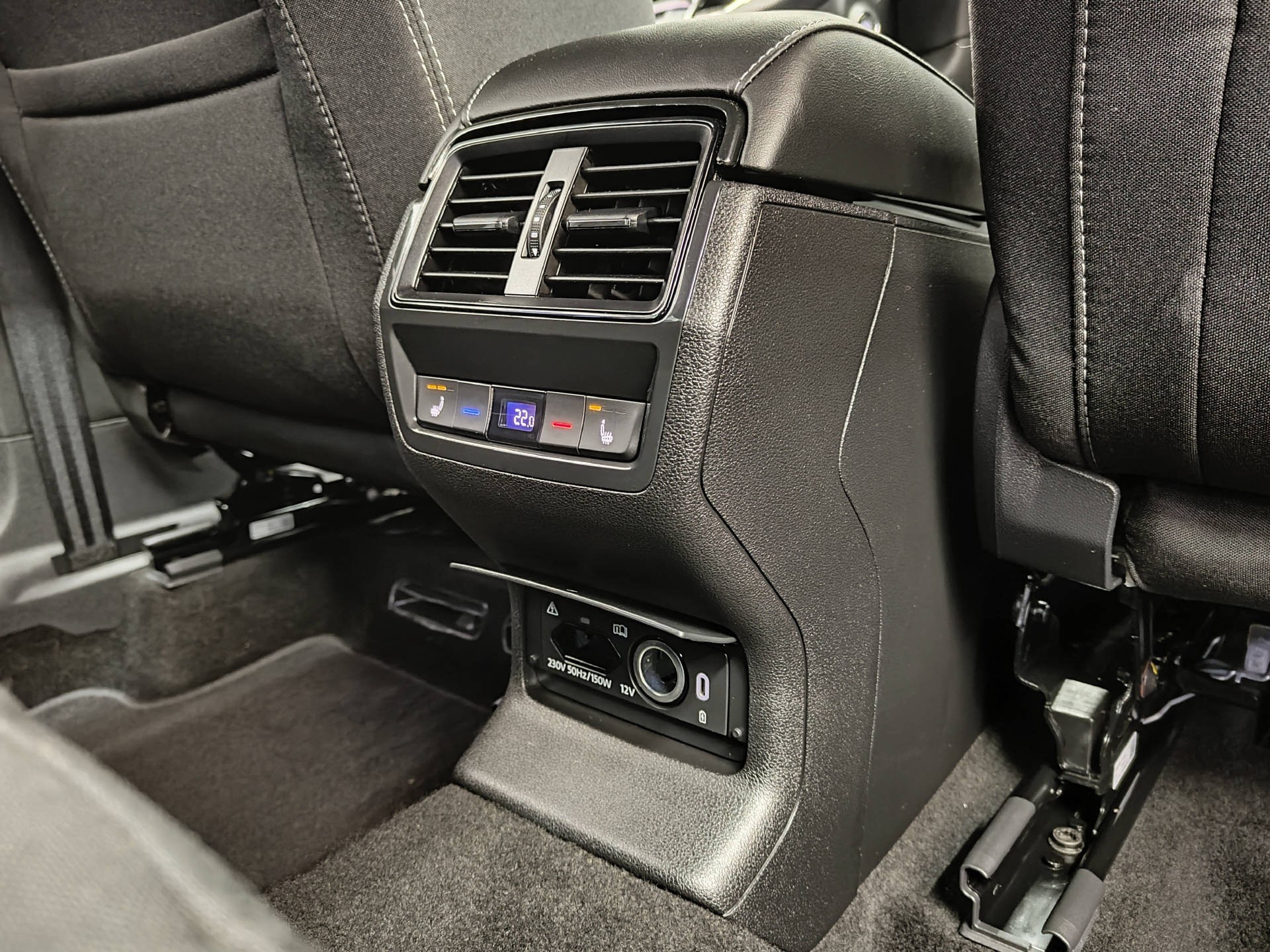 SKODA Karoq 1.5 TSI SportLine DSG-image-12