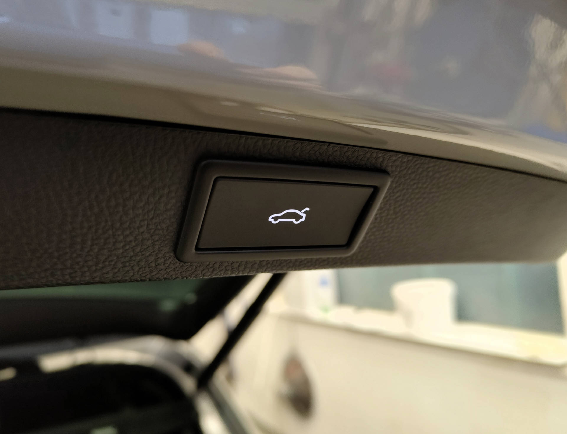 SKODA Karoq 1.5 TSI SportLine DSG-image-13