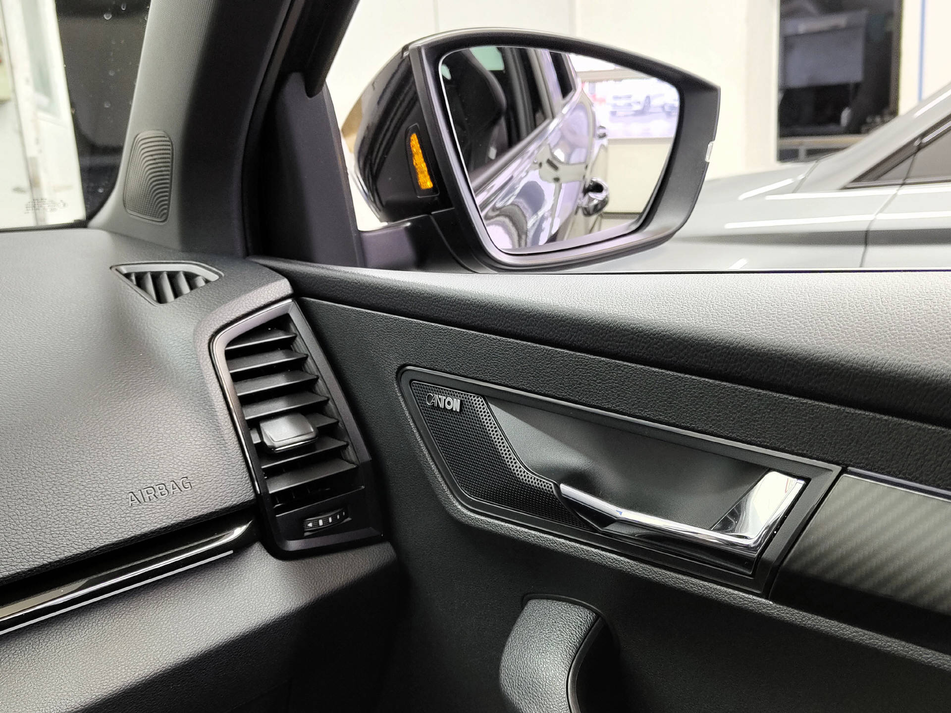 SKODA Karoq 1.5 TSI SportLine DSG-image-11