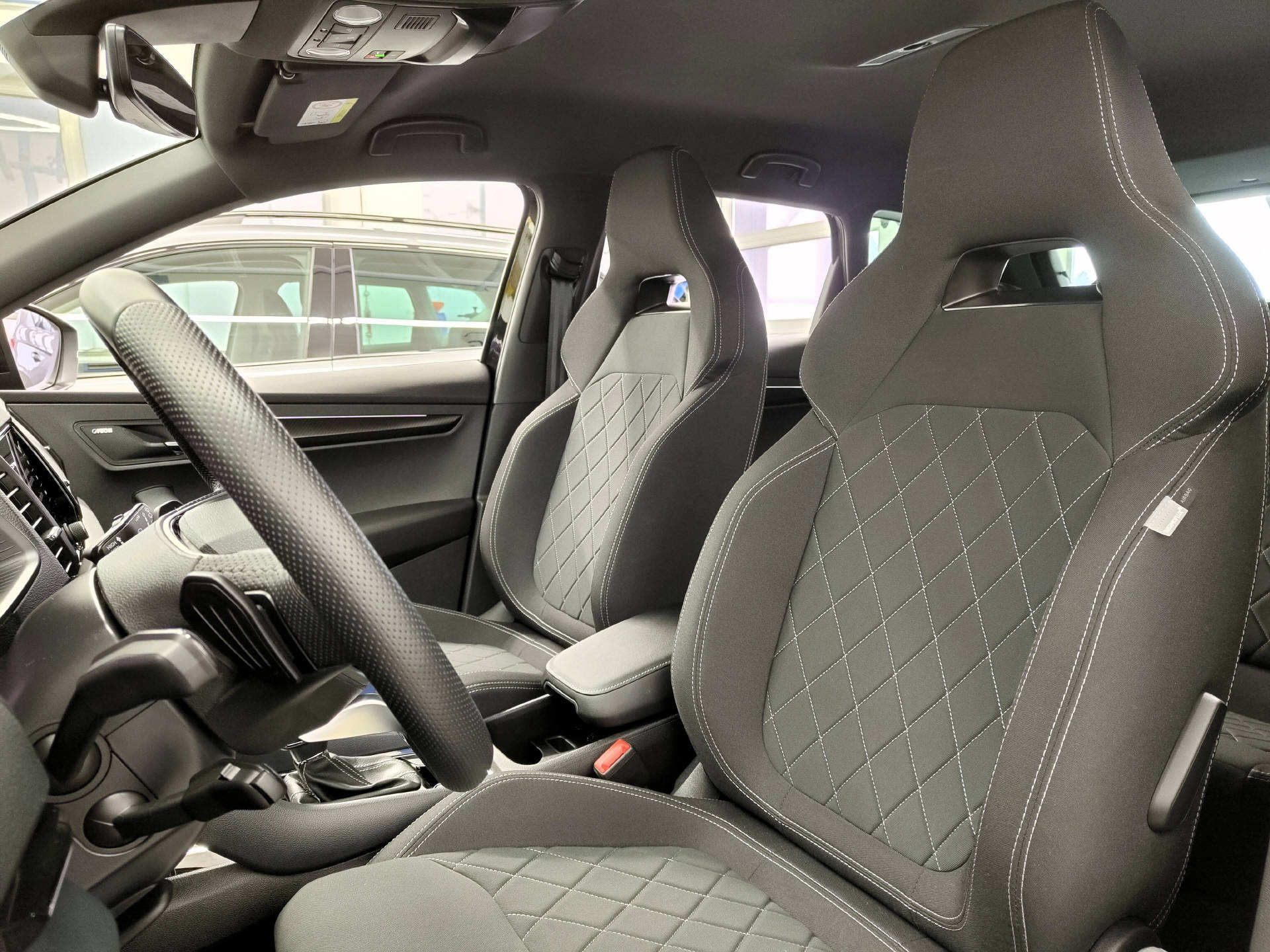 SKODA Karoq 1.5 TSI SportLine DSG-image-5