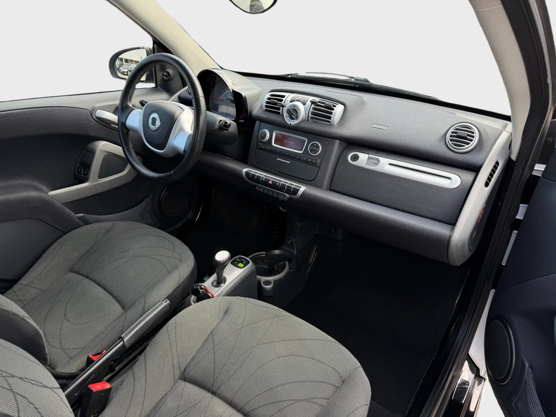 SMART FORTWO-image-9