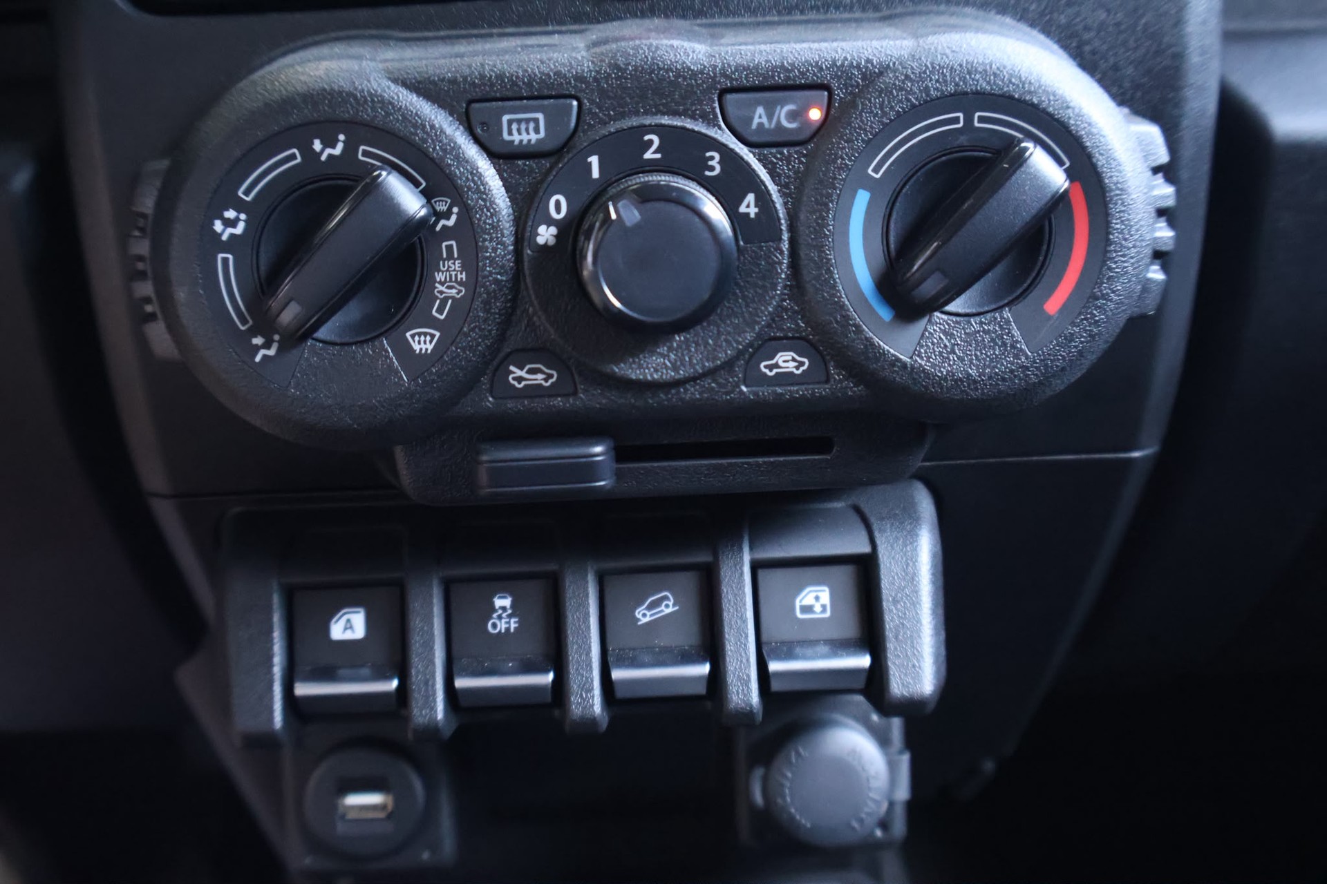 SUZUKI Jimny 1.5 Compact+ 4x4-image-11