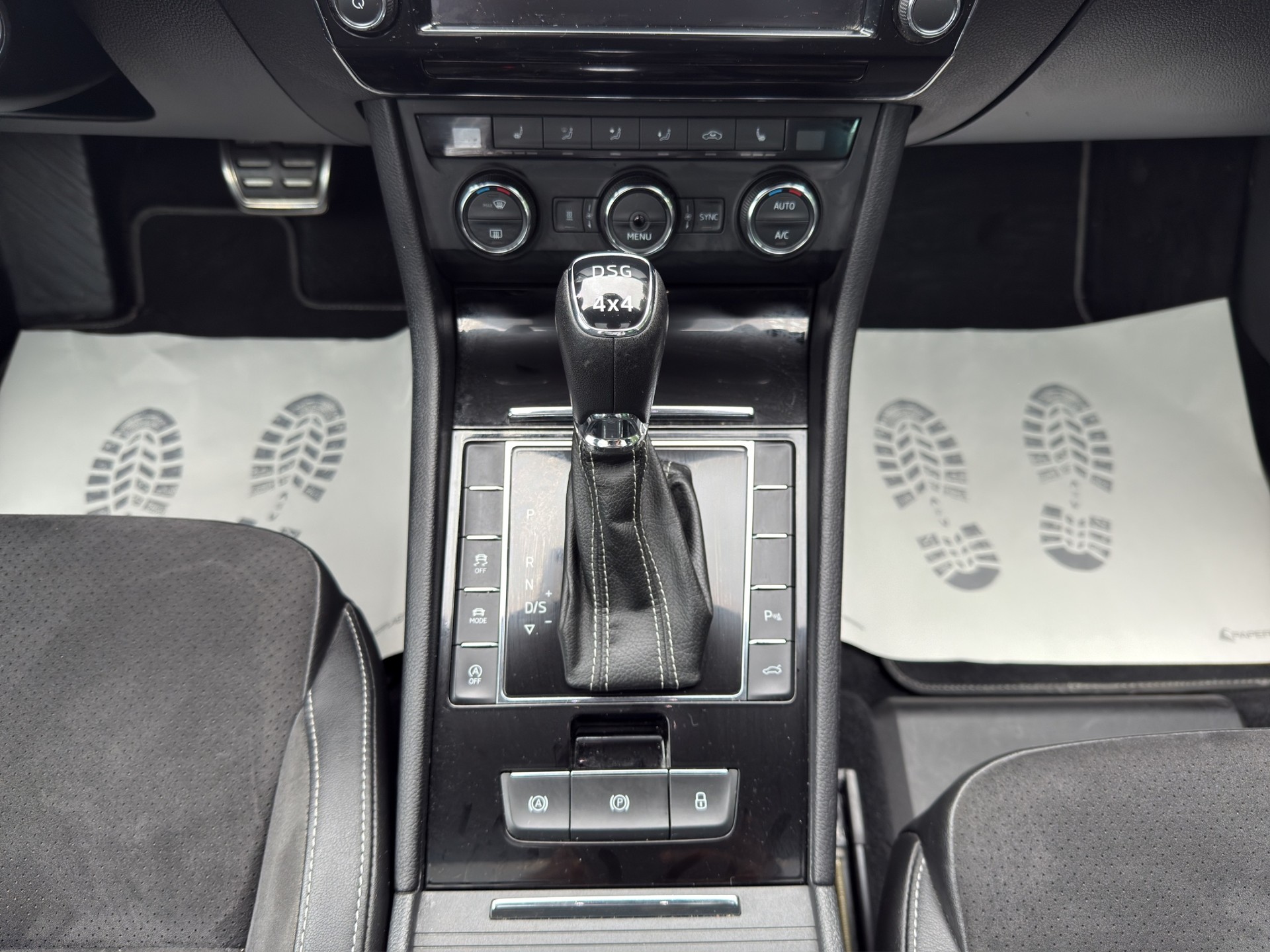 SKODA Superb Combi 2.0 TSI Sport Line DSG 4x4-image-11
