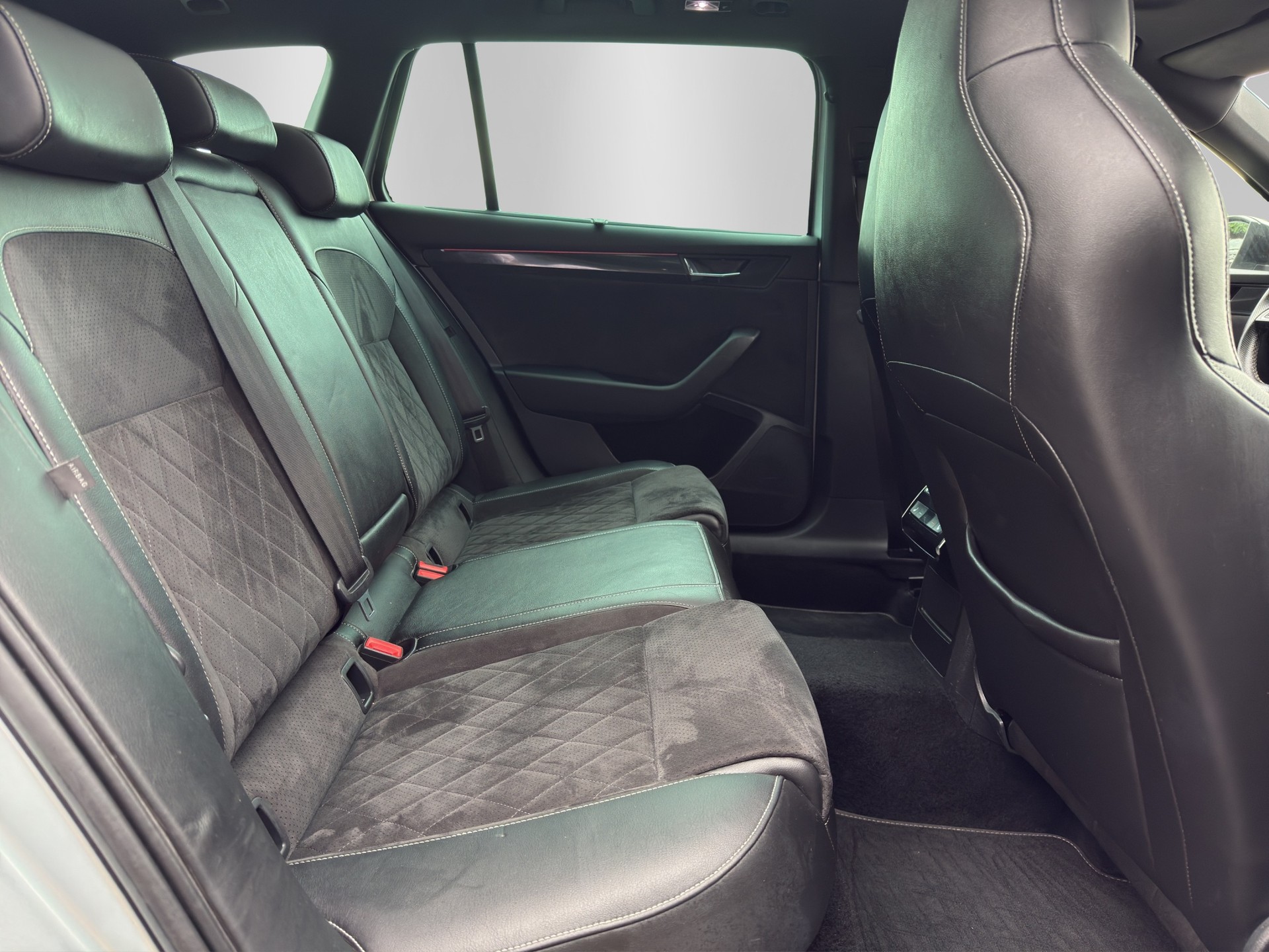 SKODA Superb Combi 2.0 TSI Sport Line DSG 4x4-image-18