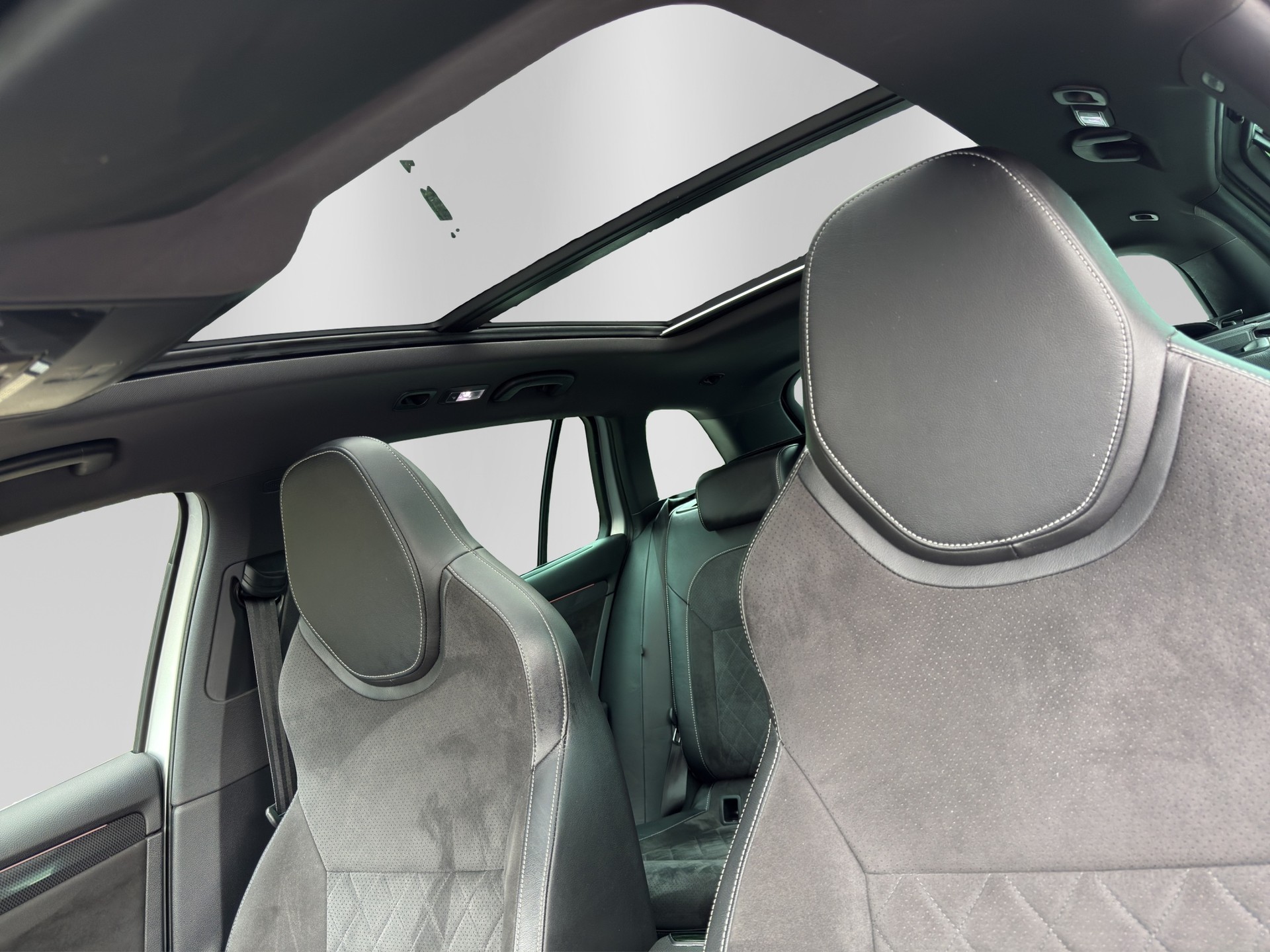 SKODA Superb Combi 2.0 TSI Sport Line DSG 4x4-image-8