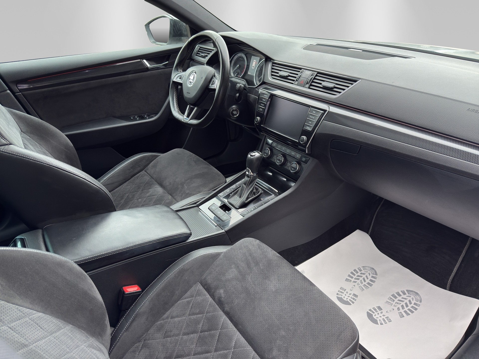 SKODA Superb Combi 2.0 TSI Sport Line DSG 4x4-image-15