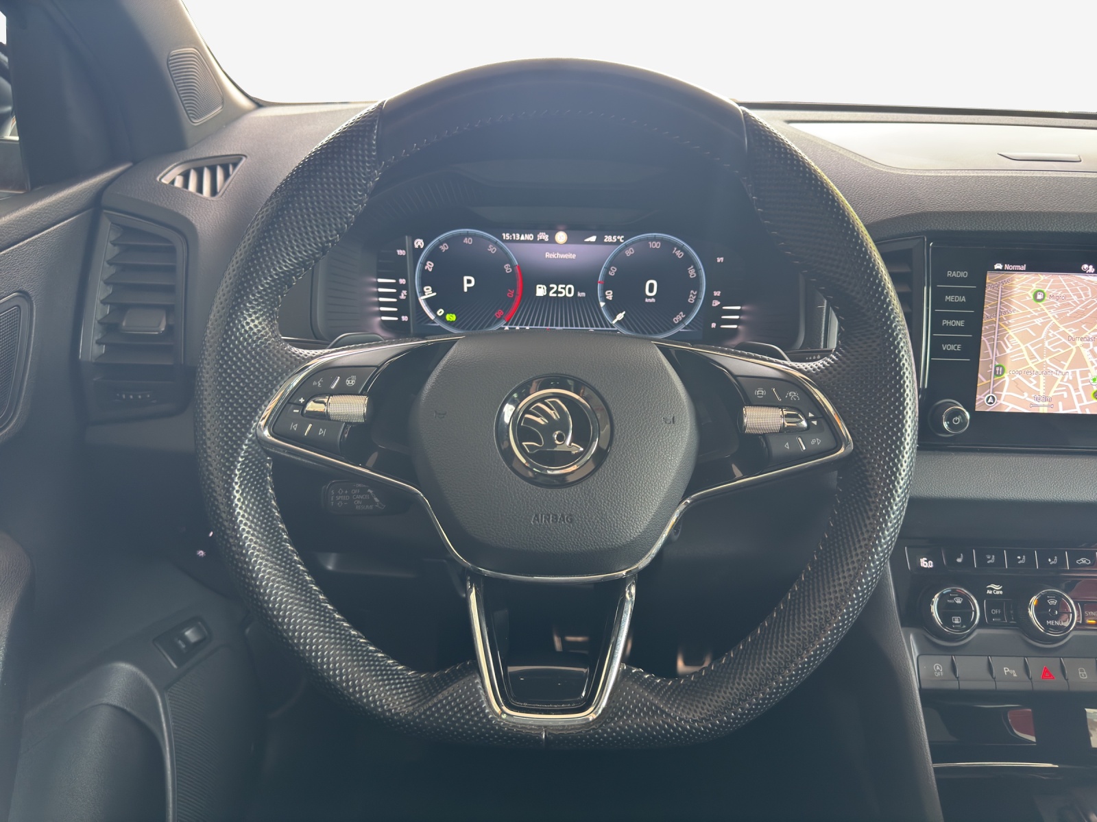 SKODA Karoq 2.0 TSI SportLine 4x4 DSG-image-9