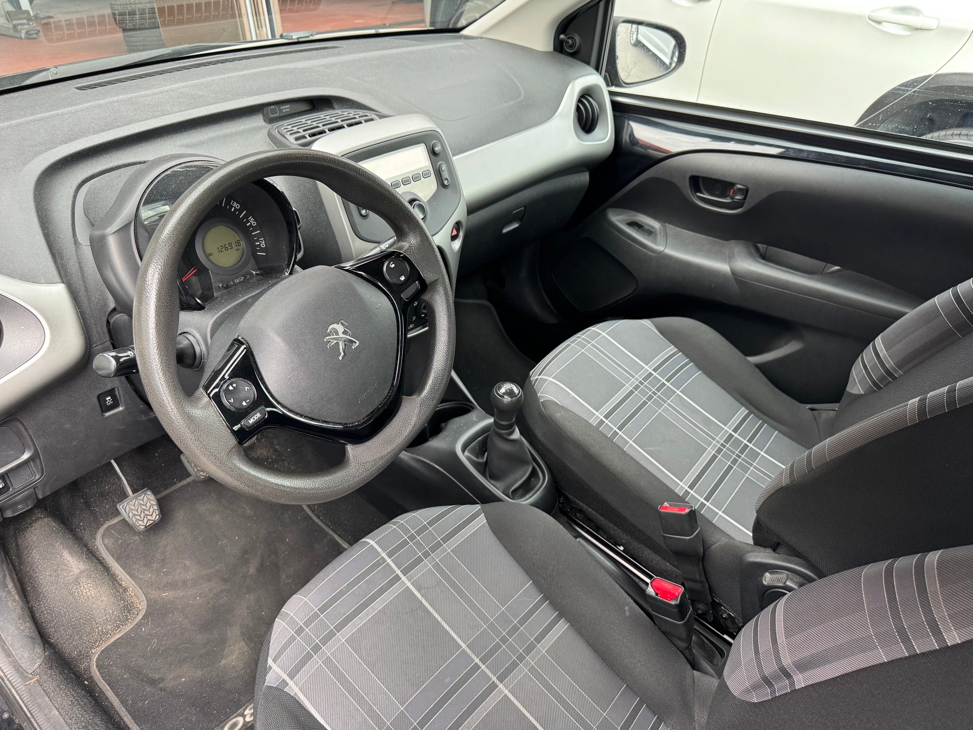 PEUGEOT 108 1.0 VTi Active Top-image-5