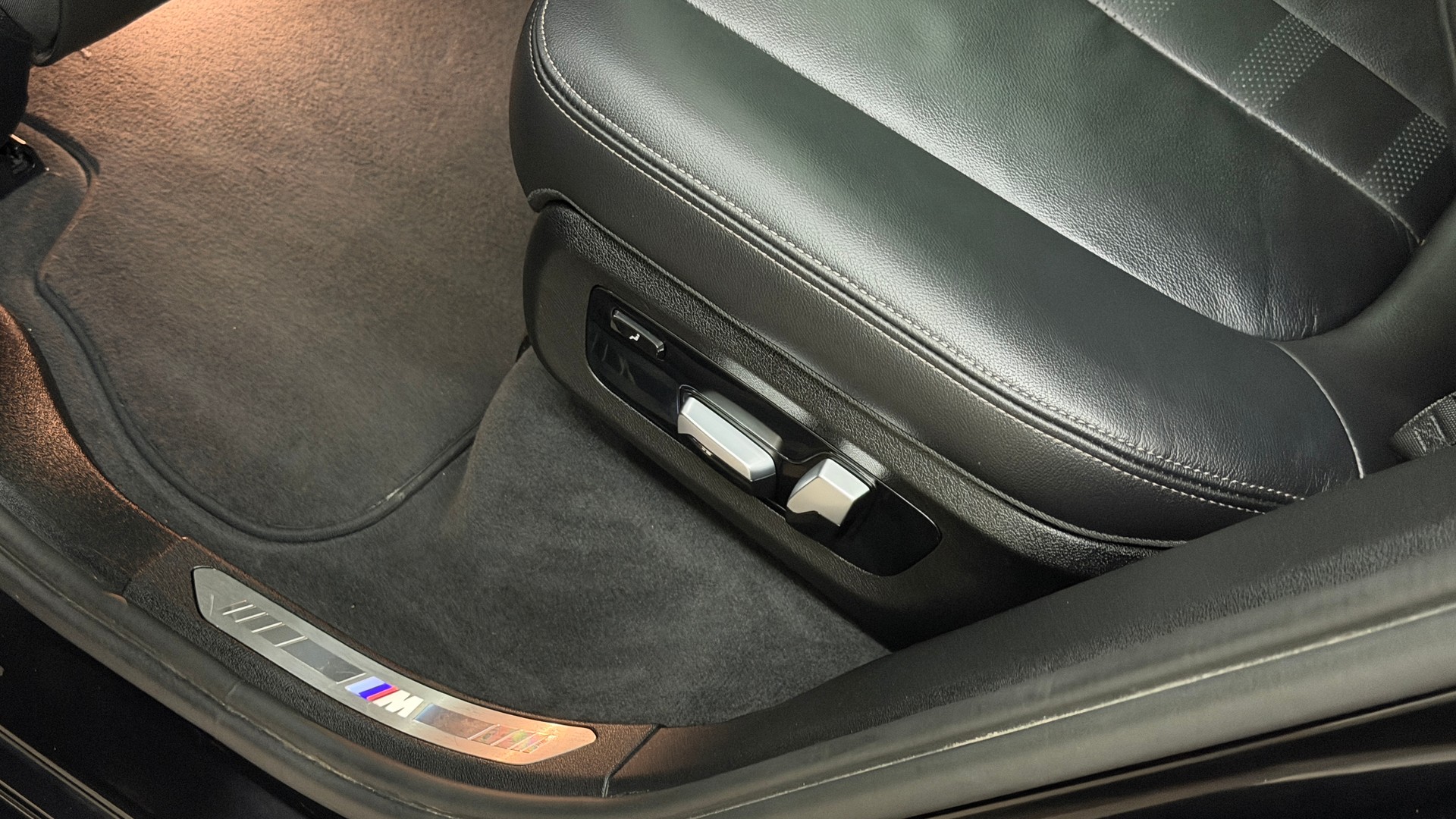 BMW X5 xDrive 48V 40d M Sport Steptronic-image-17