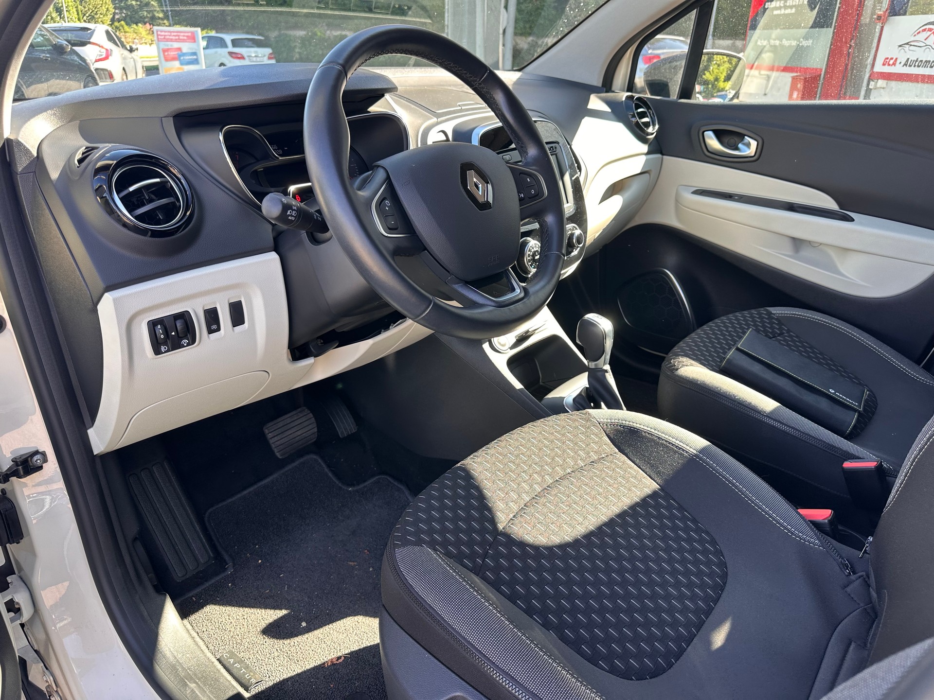 RENAULT Captur 1.3 T 16V Intens EDC-image-5
