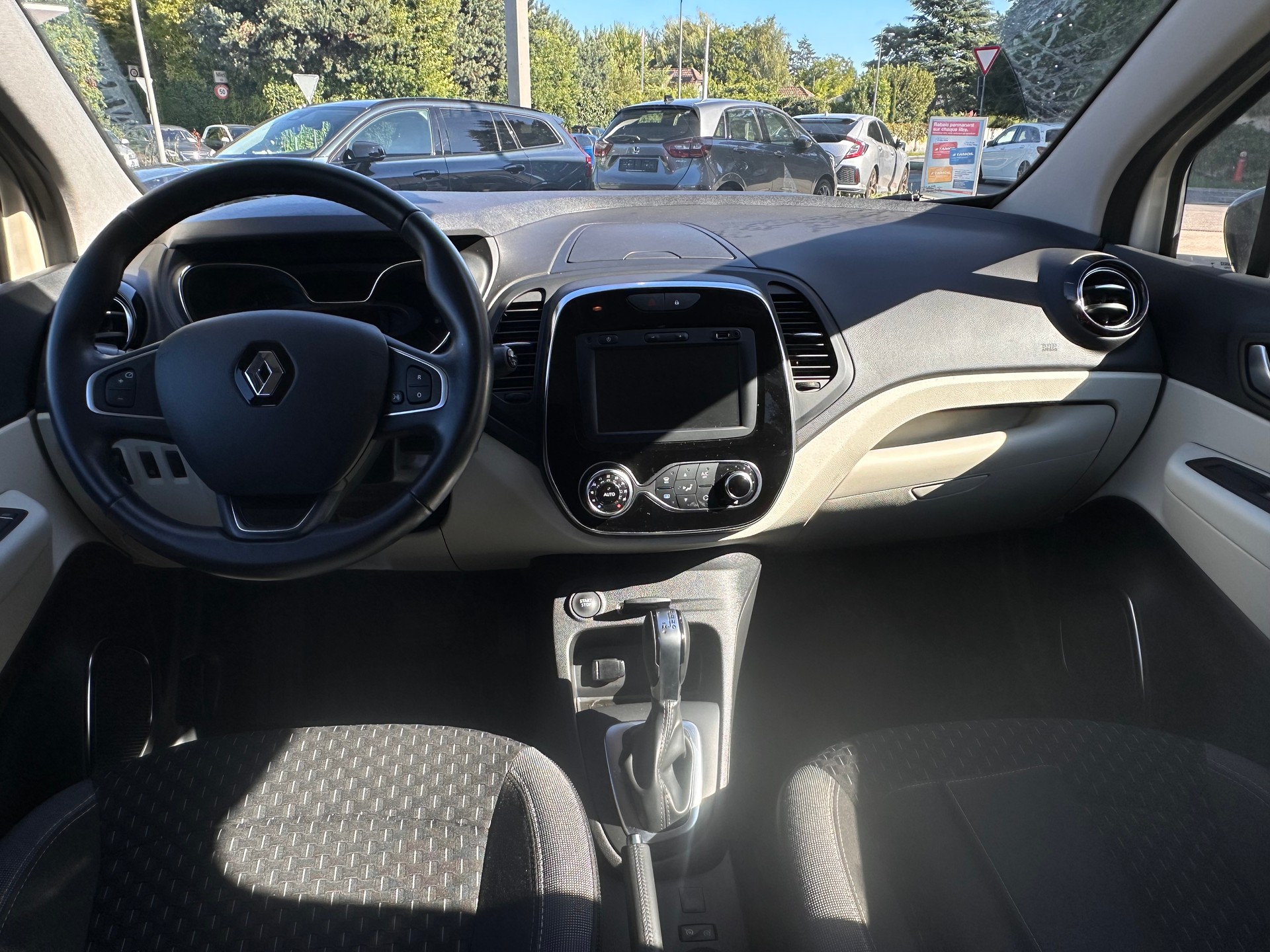 RENAULT Captur 1.3 T 16V Intens EDC-image-8