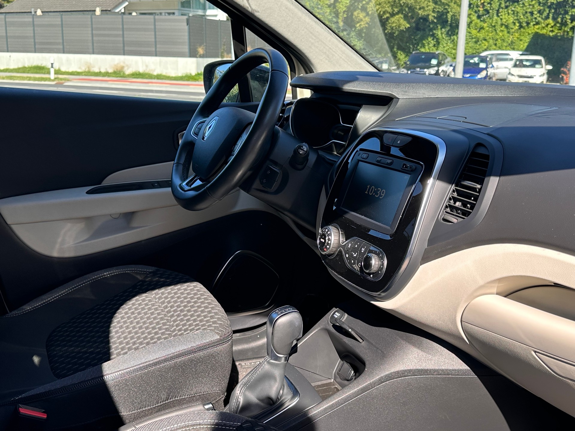 RENAULT Captur 1.3 T 16V Intens EDC-image-4