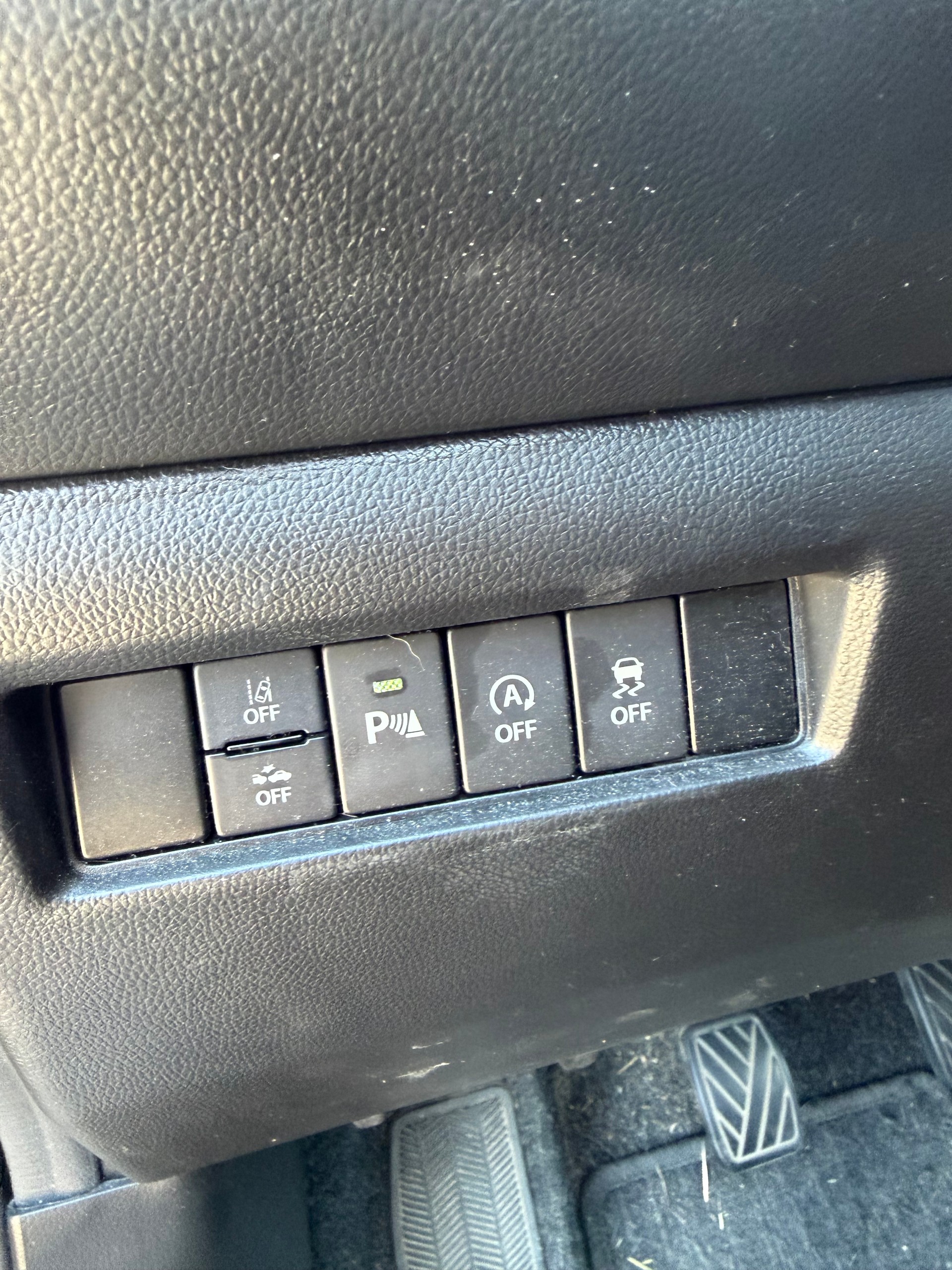 SUZUKI Swift 1.2 Compact + 4x4 Hybrid-image-3