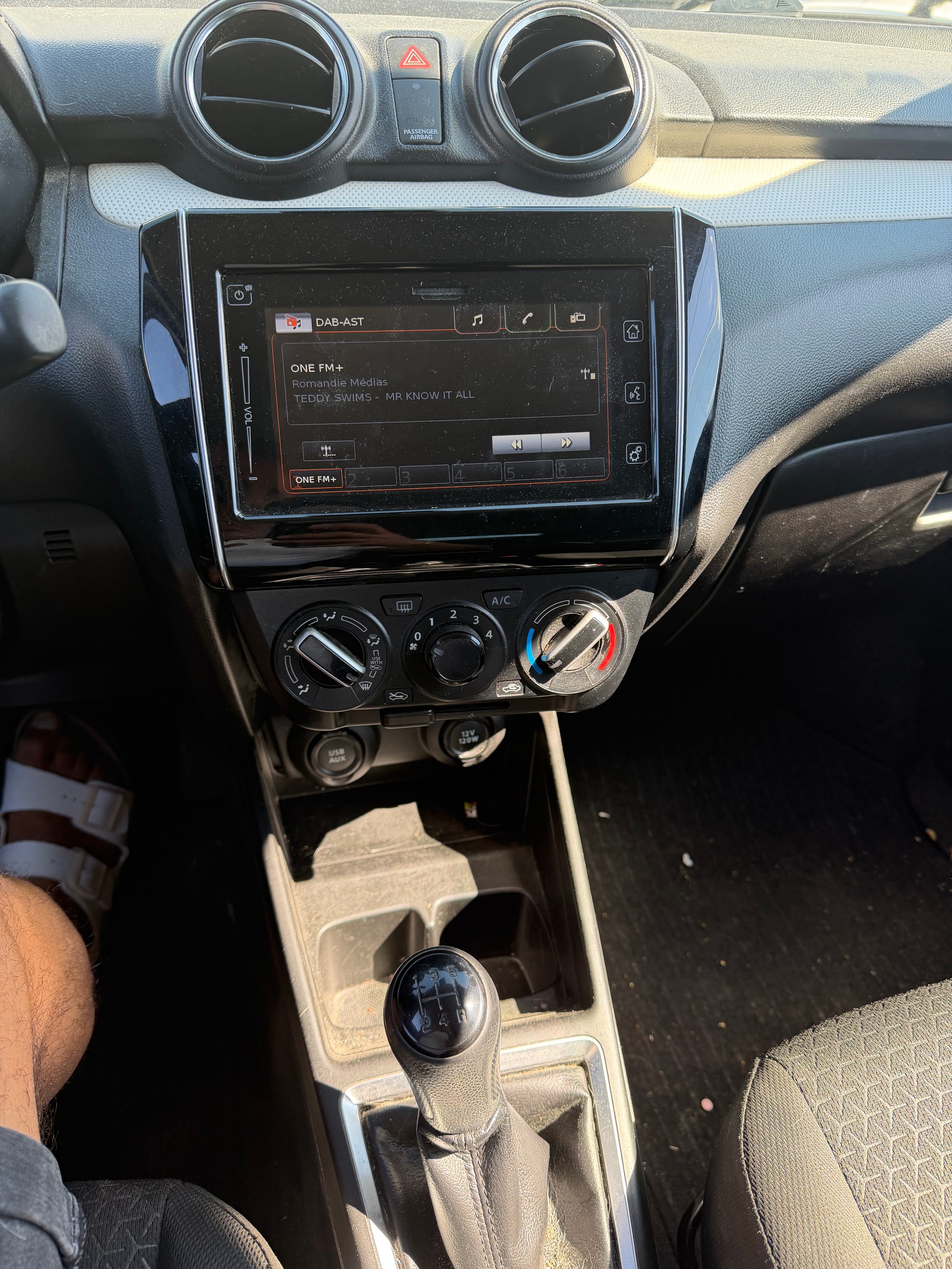 SUZUKI Swift 1.2 Compact + 4x4 Hybrid-image-10