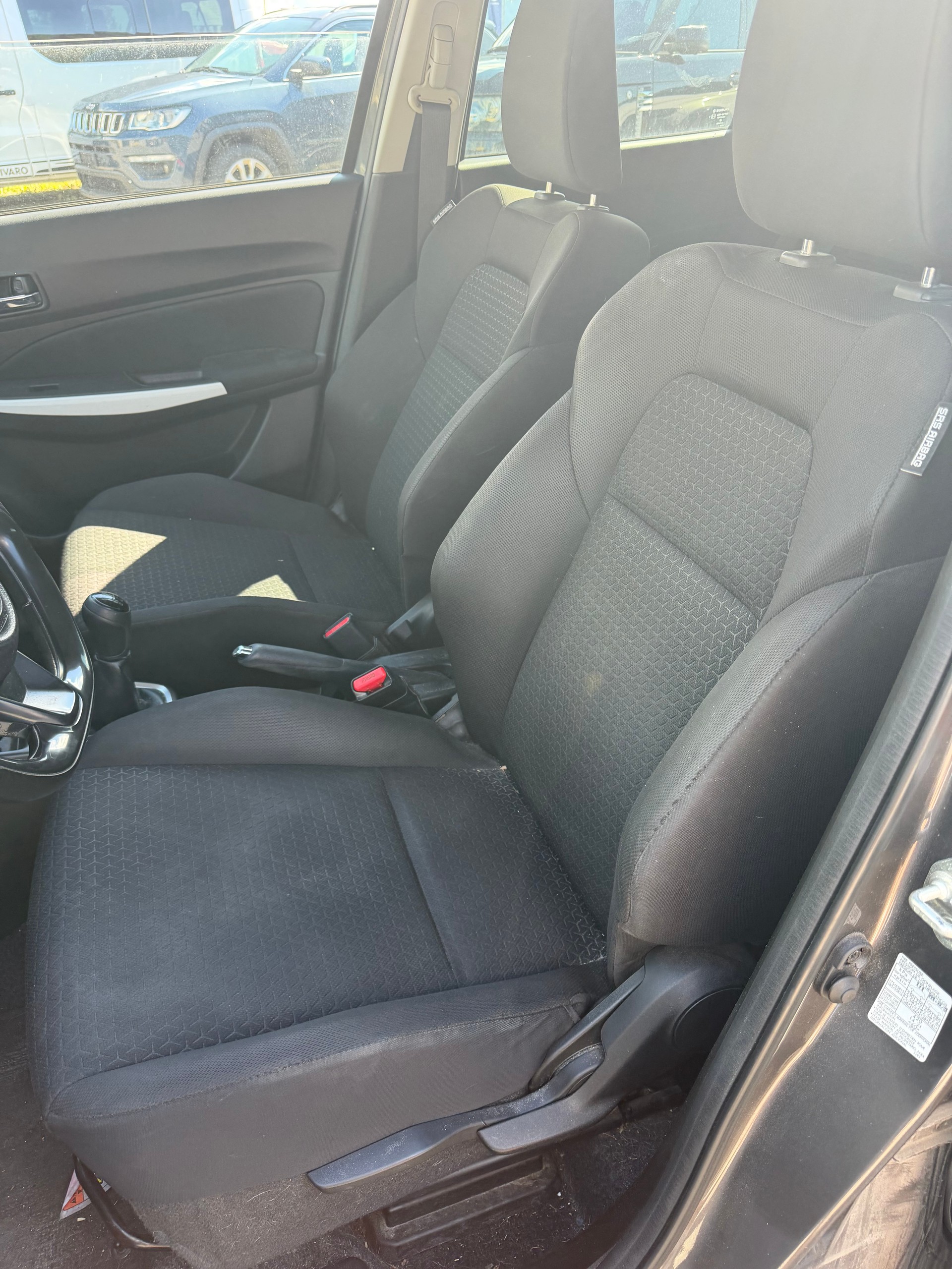 SUZUKI Swift 1.2 Compact + 4x4 Hybrid-image-9