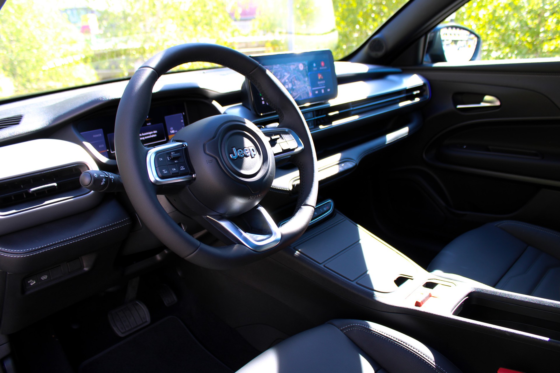 JEEP Avenger 1.2 MHEV Summit Sky-image-8