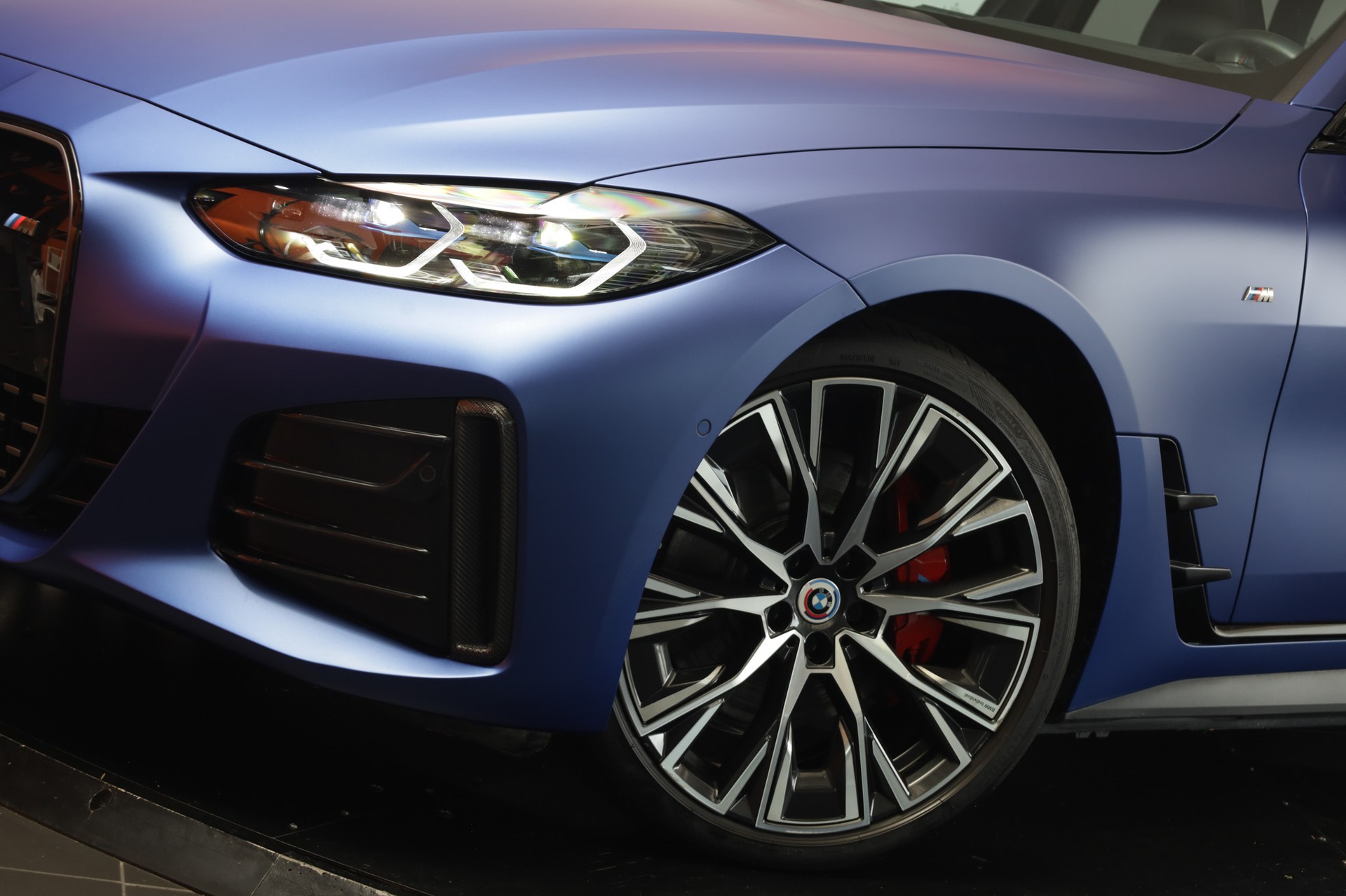 BMW i4 M50 M Sport Pro Frozen Portimau FULL OPTIONS-showroom-element-3