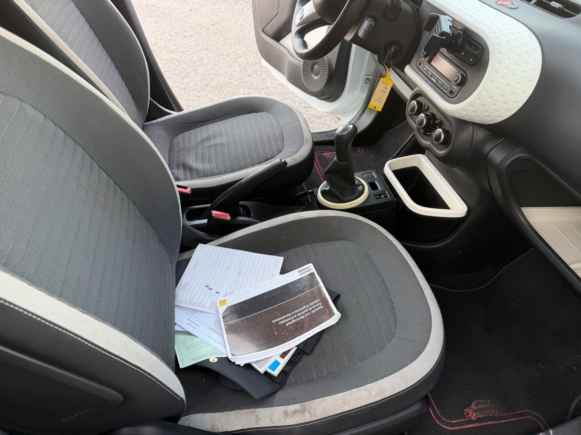 RENAULT Twingo 1.0 Intens-image-10