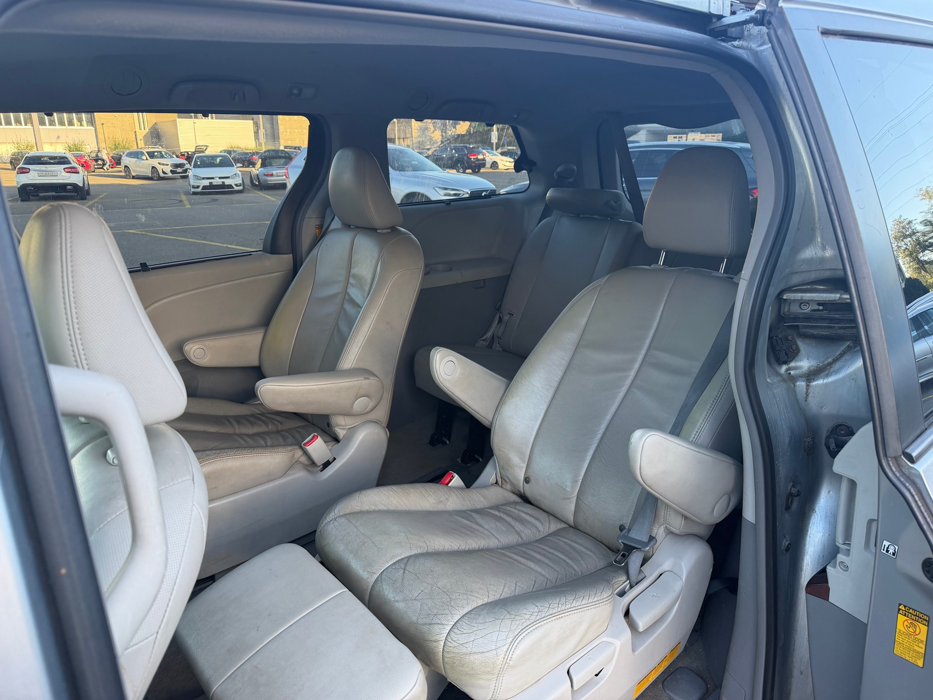 TOYOTA Sienna 3.5 A 4WD-image-5
