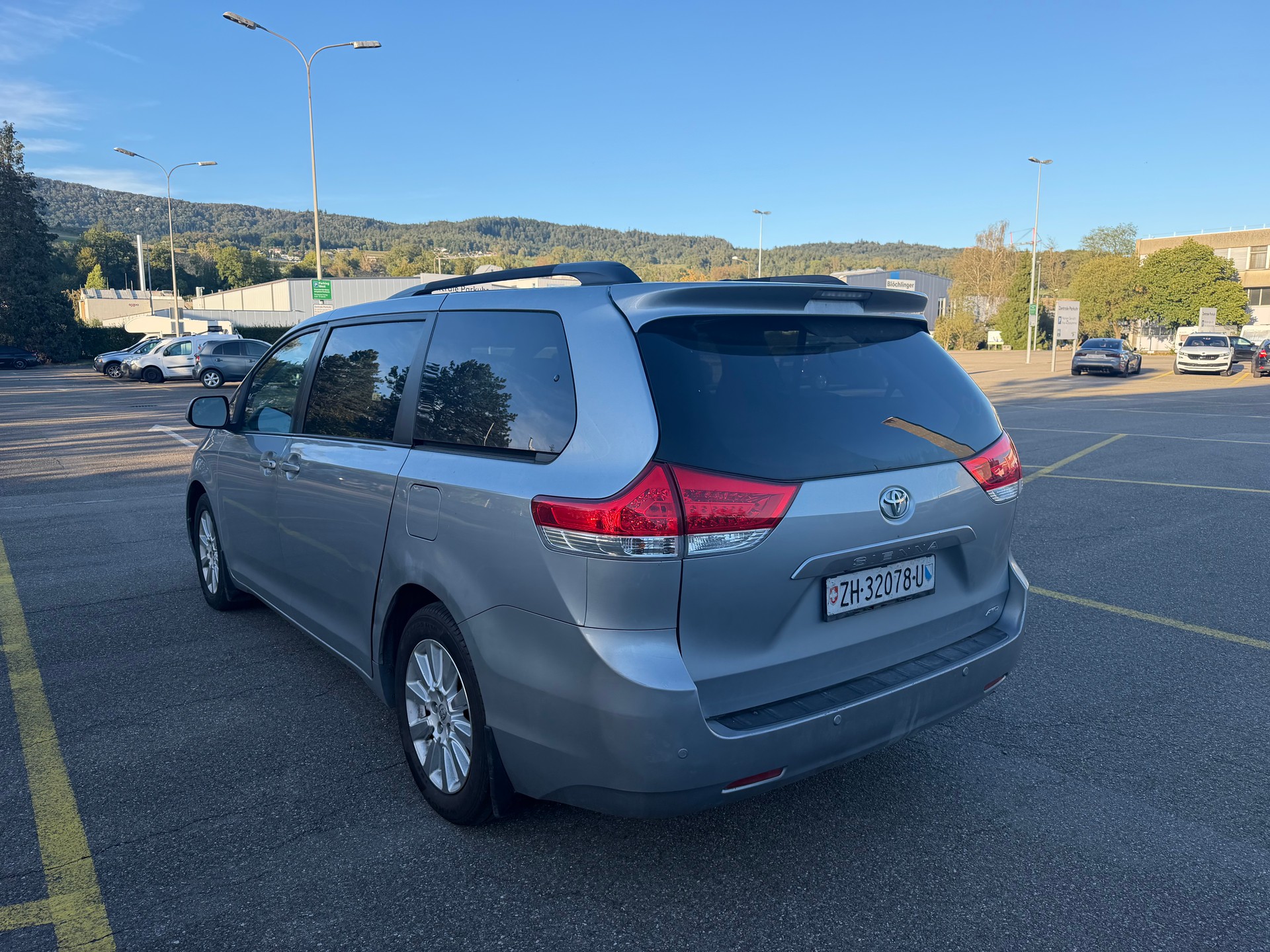 TOYOTA Sienna 3.5 A 4WD-image-9
