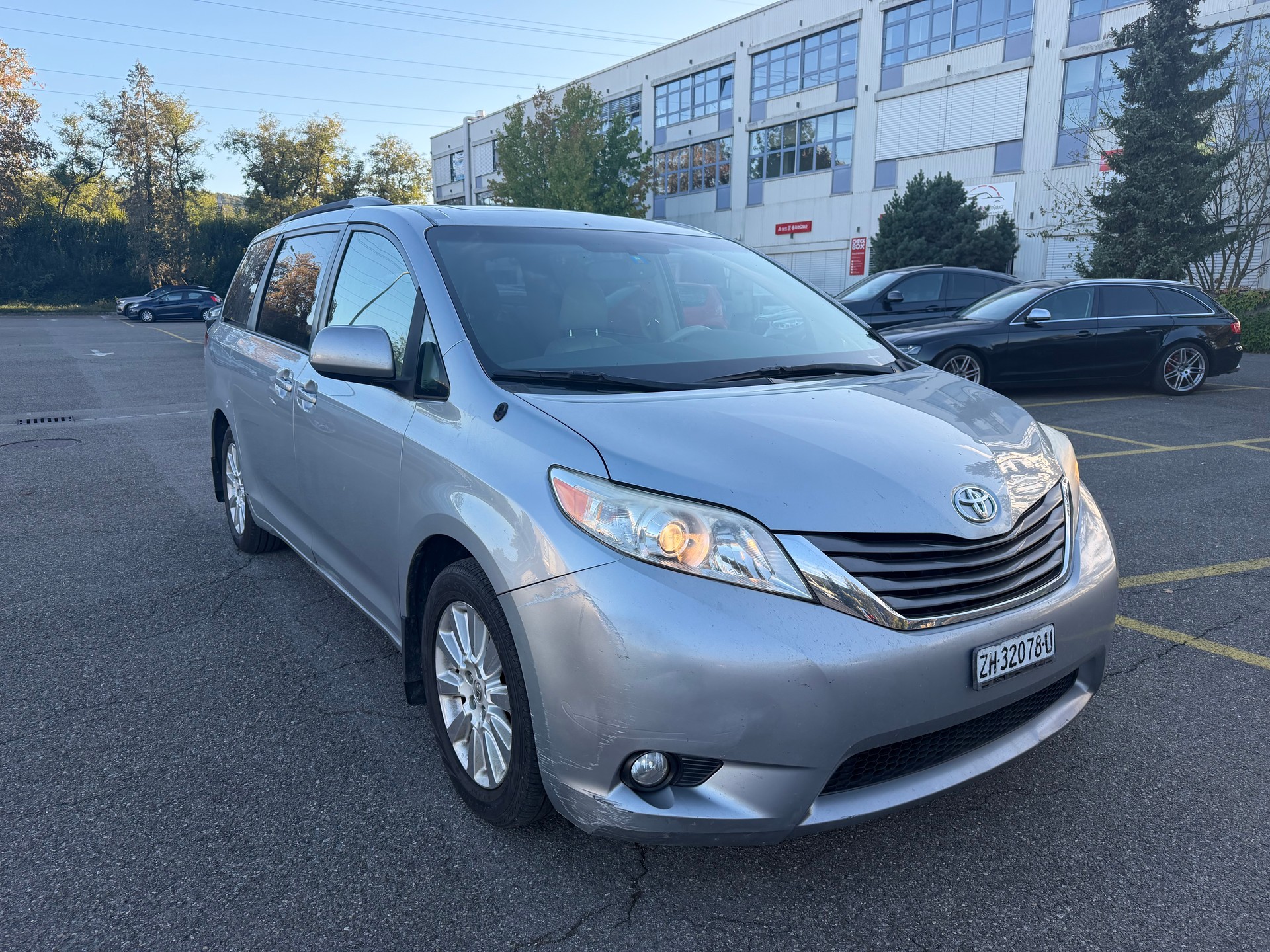 TOYOTA Sienna 3.5 A 4WD-image-2