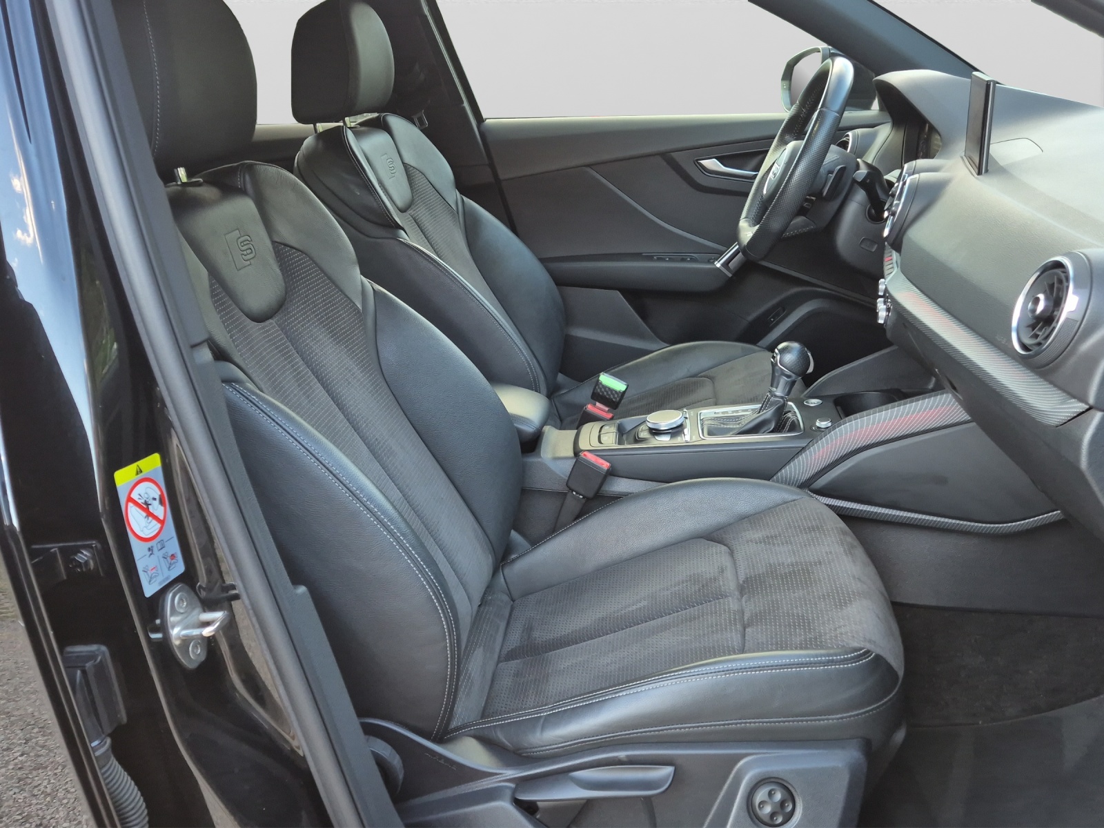 AUDI Q2 35 TFSI Design S-tronic S-LINE-image-13
