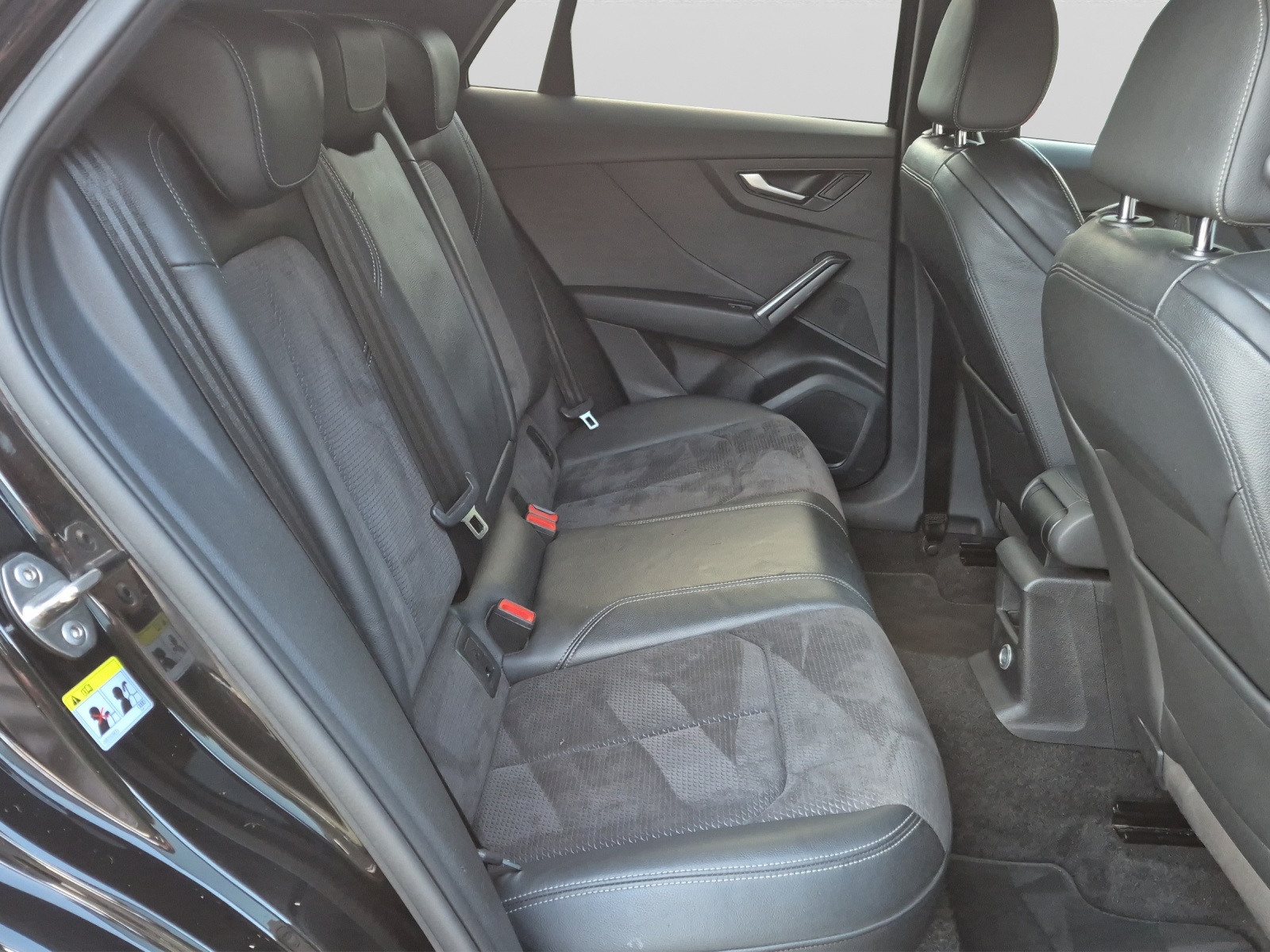 AUDI Q2 35 TFSI Design S-tronic S-LINE-image-12