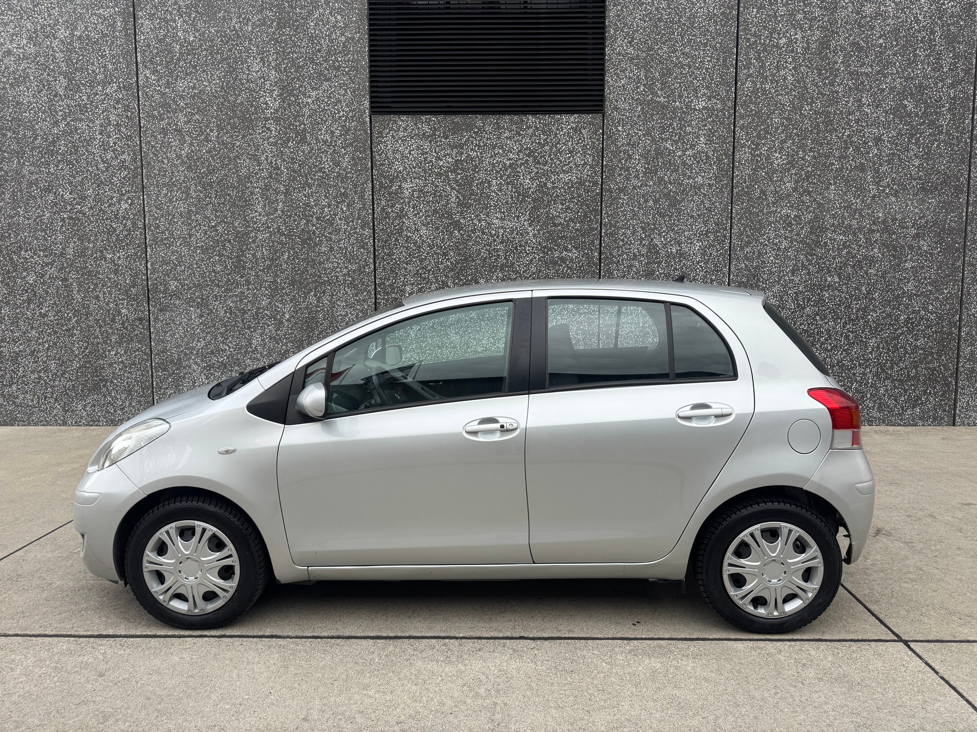 TOYOTA Yaris 1.33 Linea Sol Multimode-image-3