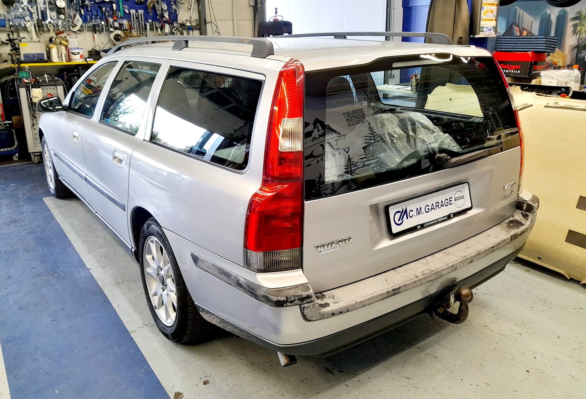 VOLVO V70 2.4D Titanium Edition-image-3