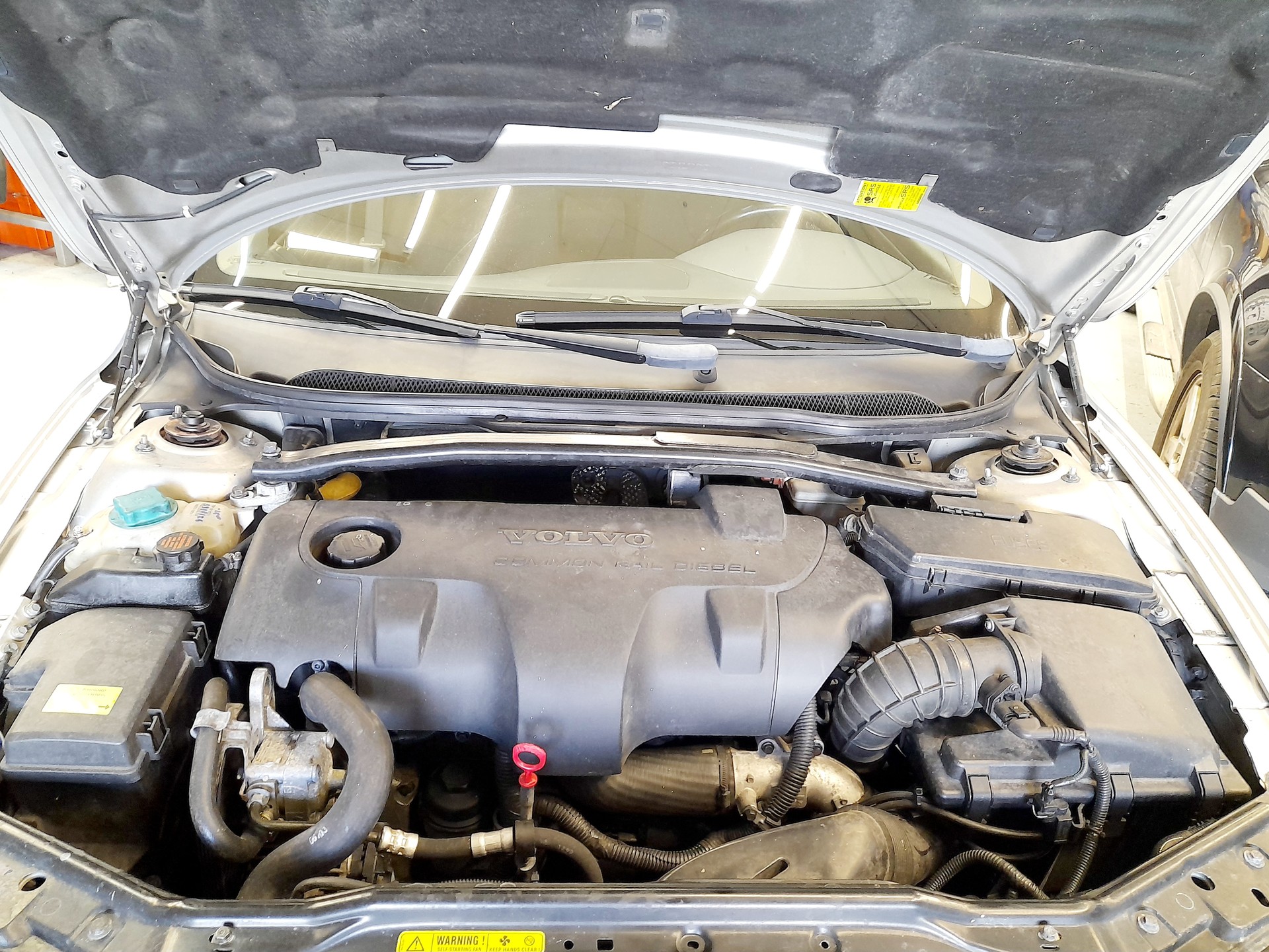 VOLVO V70 2.4D Titanium Edition-image-9