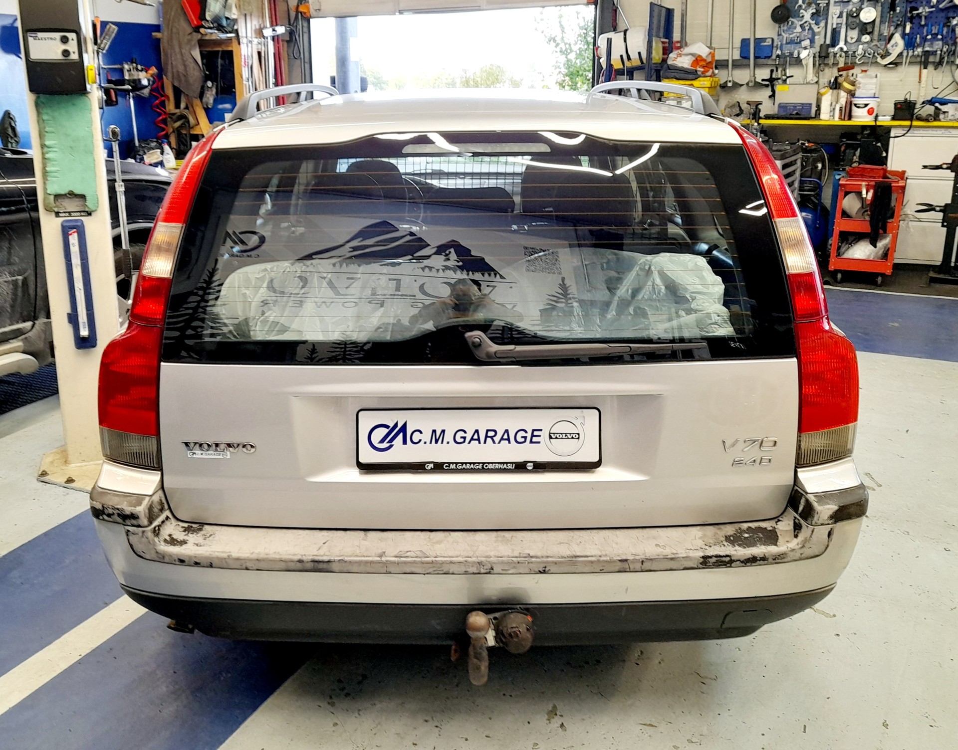 VOLVO V70 2.4D Titanium Edition-image-4