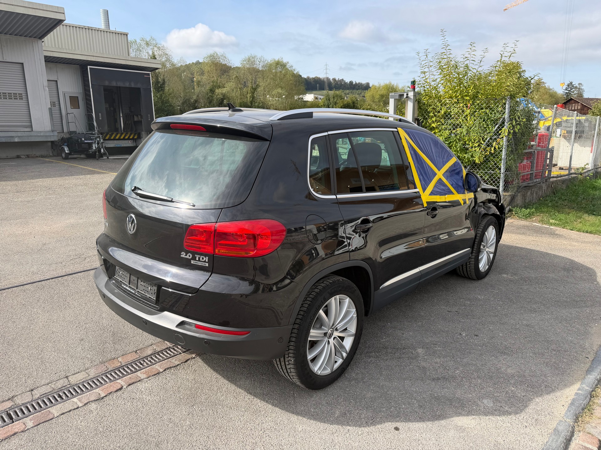 VW Tiguan 2.0 TDI BlueMotion Sport&Style 4Motion DSG-image-2