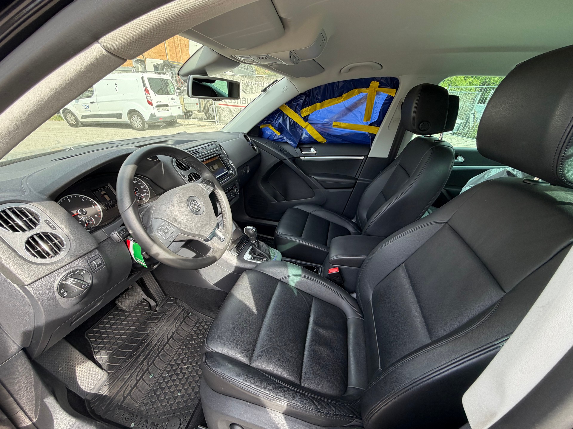 VW Tiguan 2.0 TDI BlueMotion Sport&Style 4Motion DSG-image-4