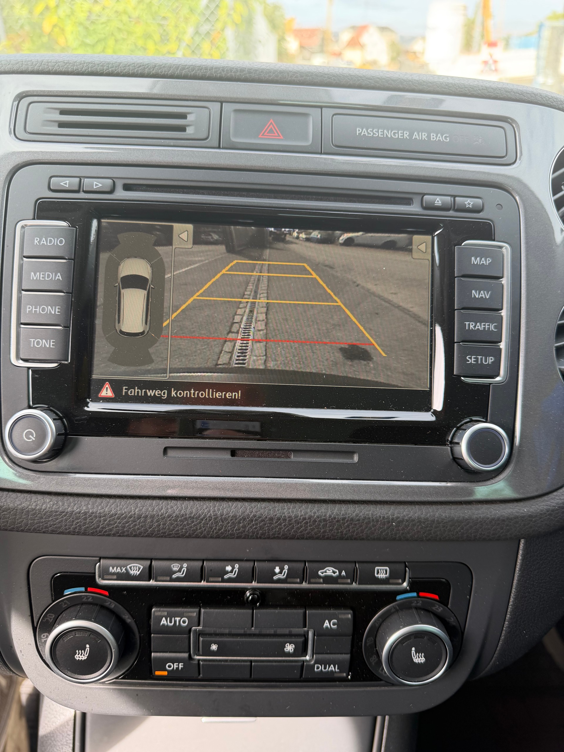 VW Tiguan 2.0 TDI BlueMotion Sport&Style 4Motion DSG-image-8