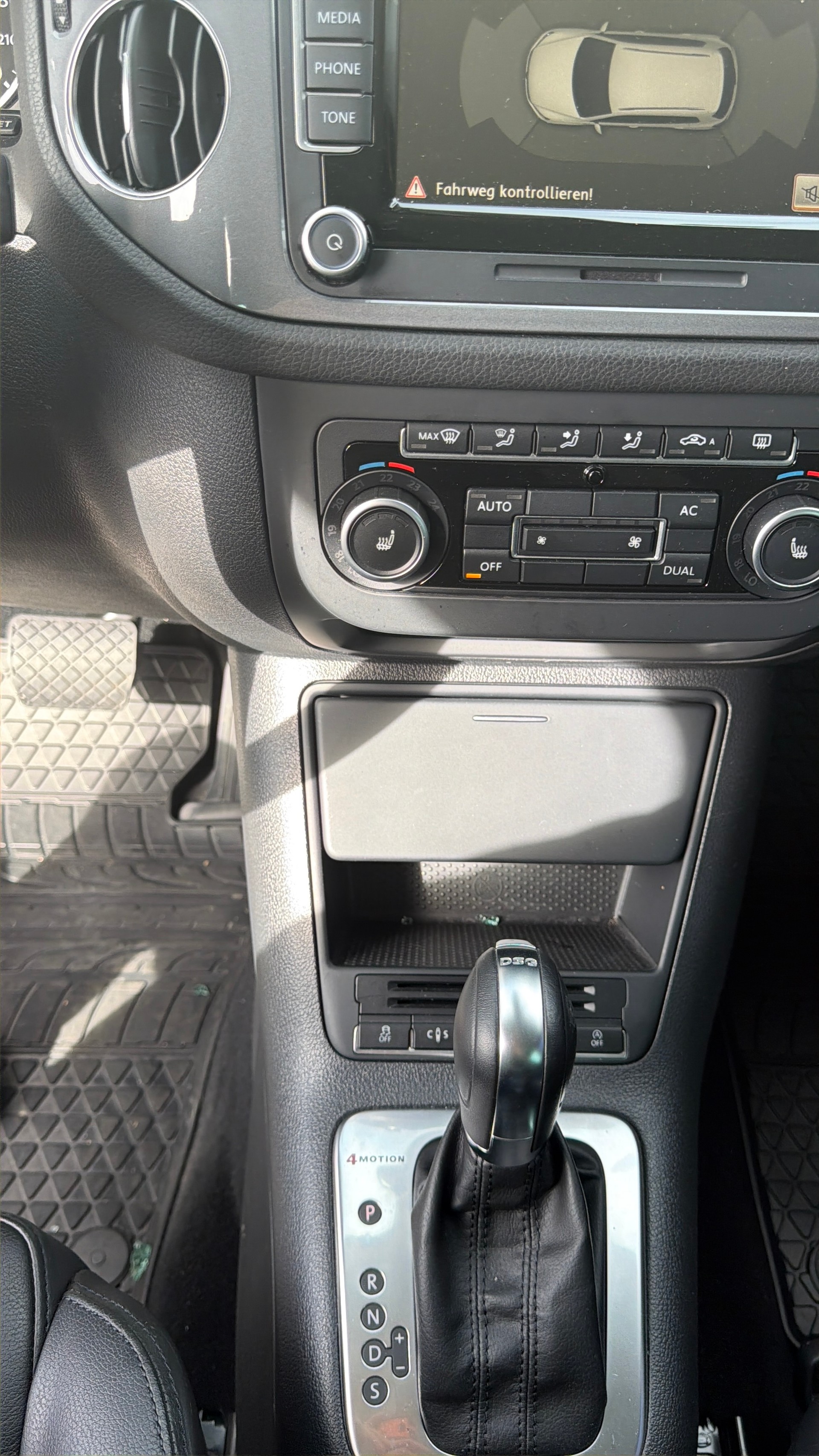VW Tiguan 2.0 TDI BlueMotion Sport&Style 4Motion DSG-image-6