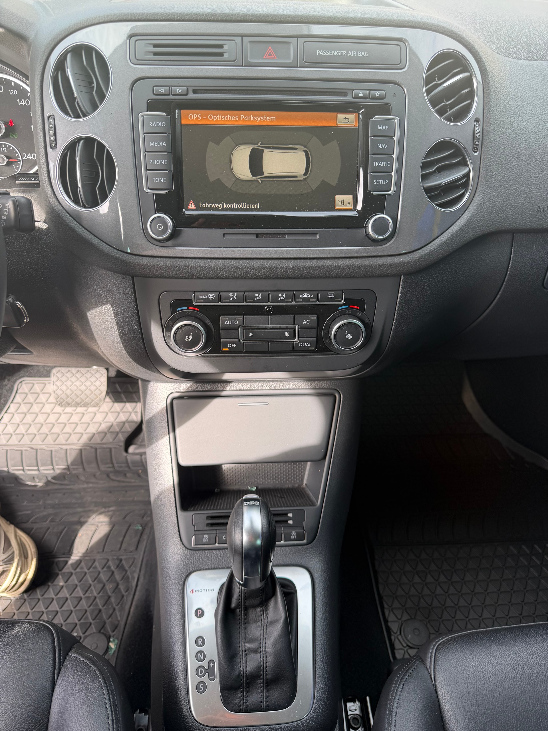 VW Tiguan 2.0 TDI BlueMotion Sport&Style 4Motion DSG-image-5