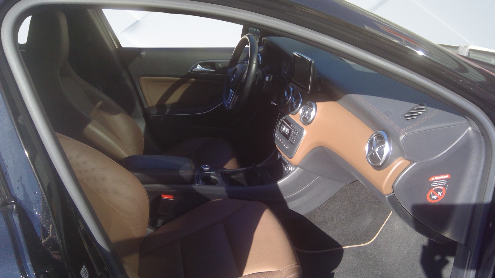 MERCEDES-BENZ A 250 AMG Line 4Matic 7G-DCT-image-4