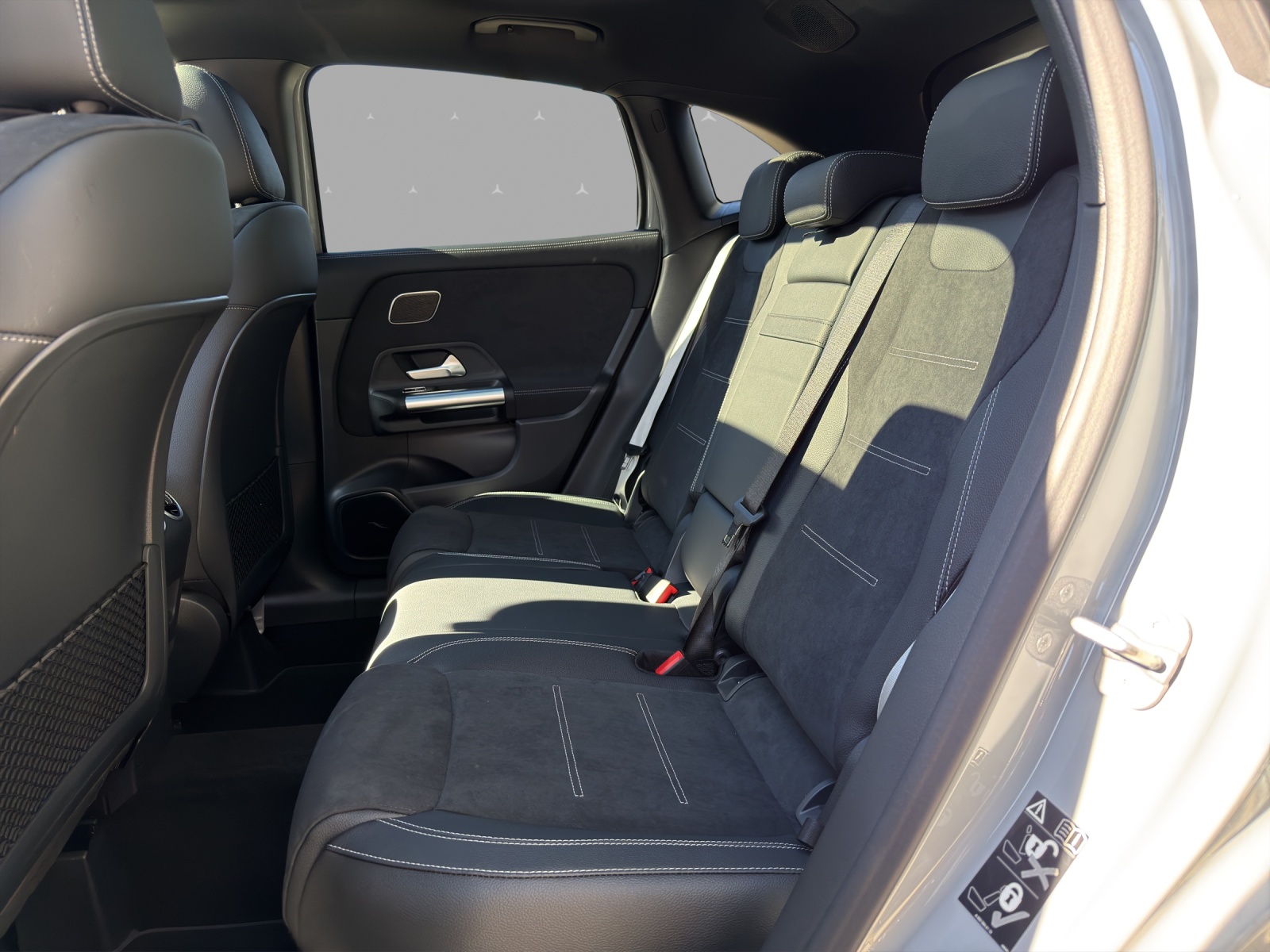 MERCEDES-BENZ GLA 250 4Matic 8G-DCT-image-10