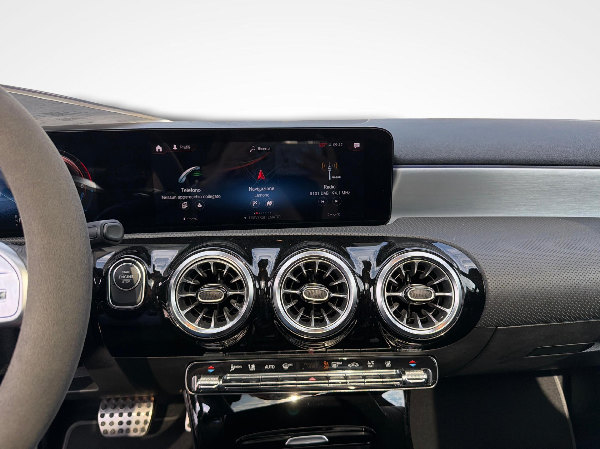 MERCEDES-BENZ A 250 e AMG Line-image-14