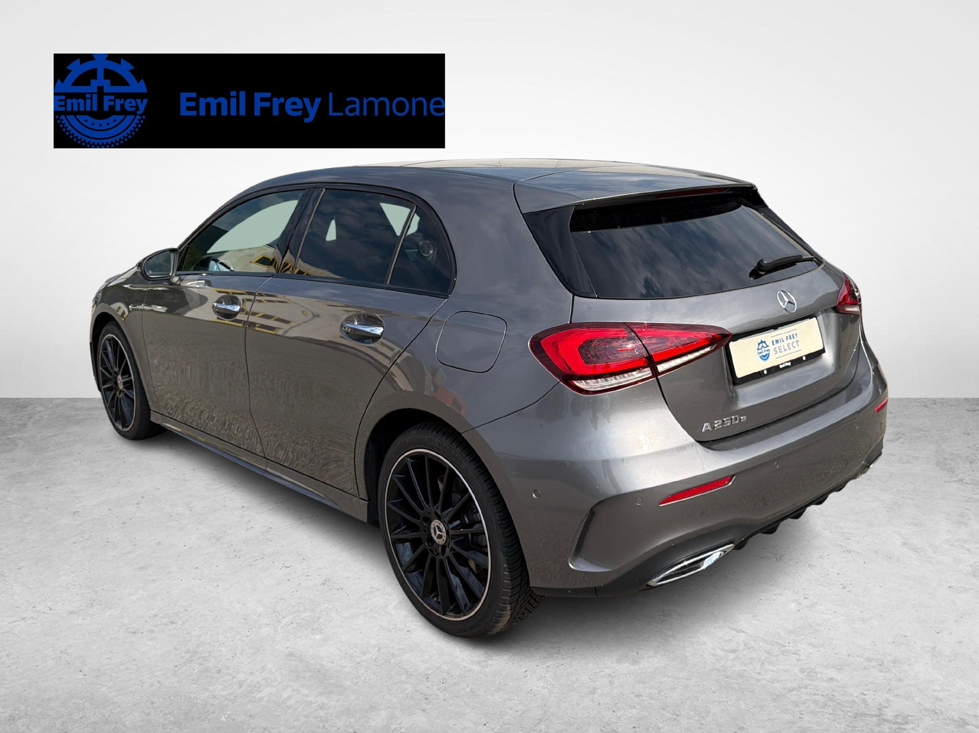 MERCEDES-BENZ A 250 e AMG Line-showroom-element-2