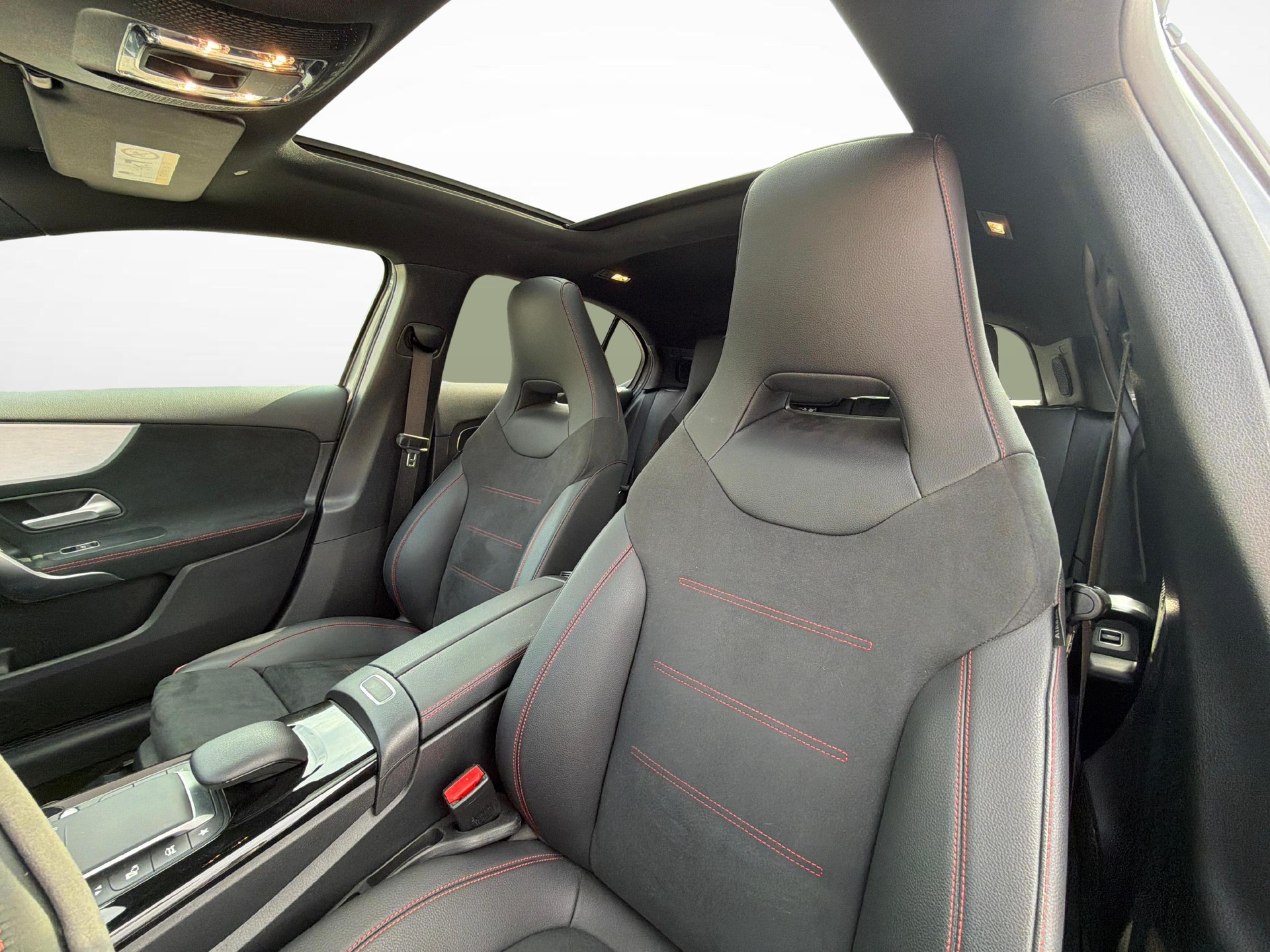MERCEDES-BENZ A 250 e AMG Line-image-11