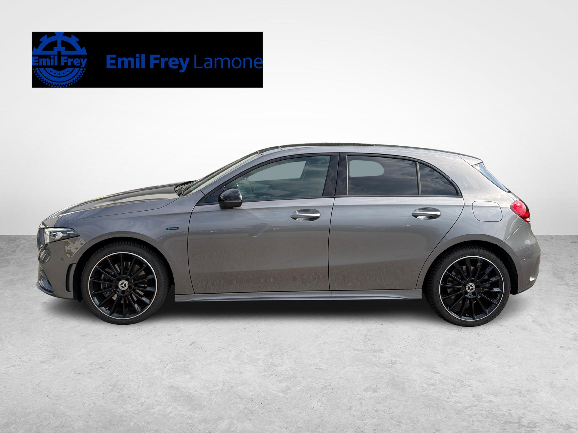 MERCEDES-BENZ A 250 e AMG Line-showroom-element-1