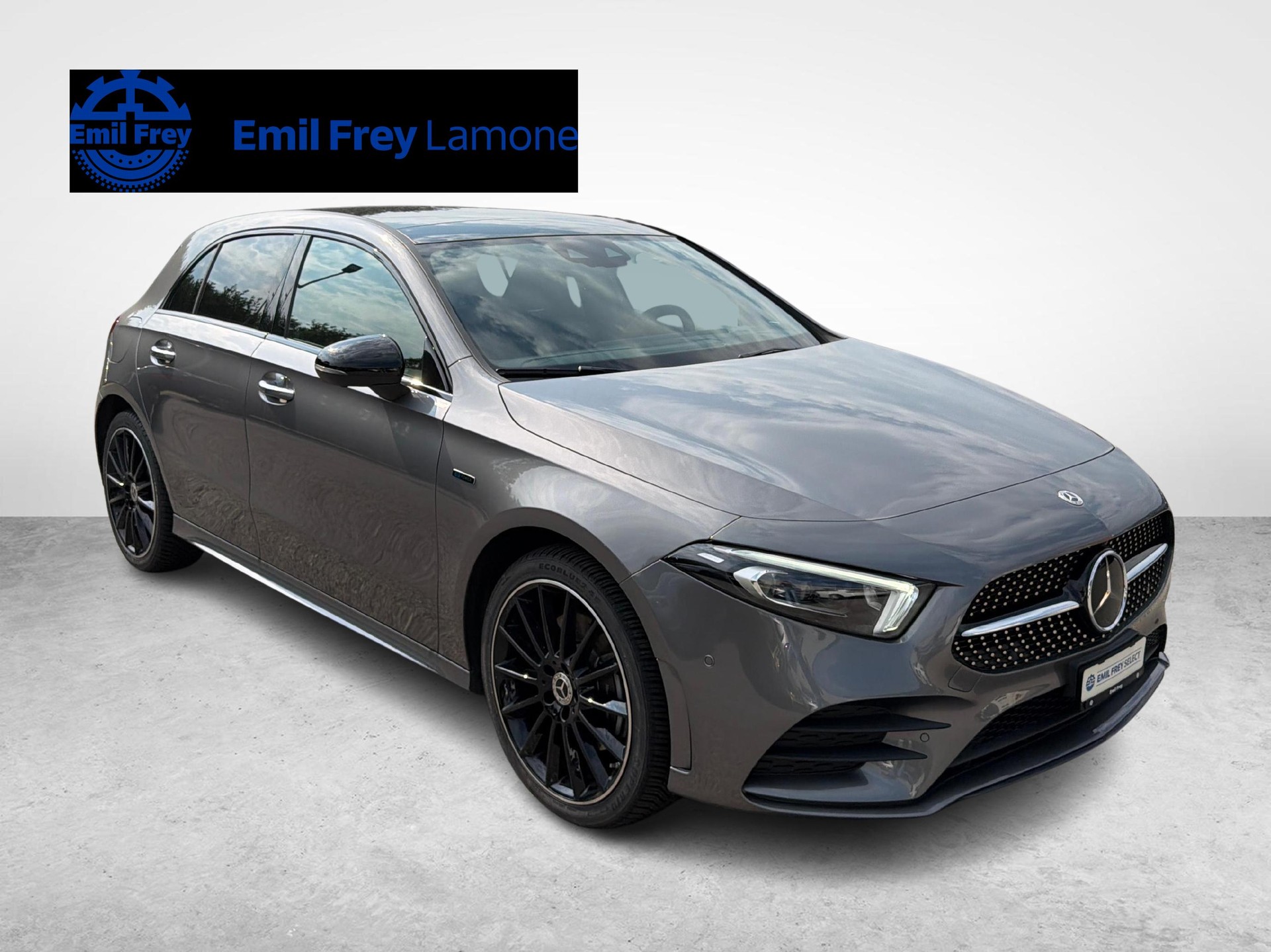 MERCEDES-BENZ A 250 e AMG Line-image-6