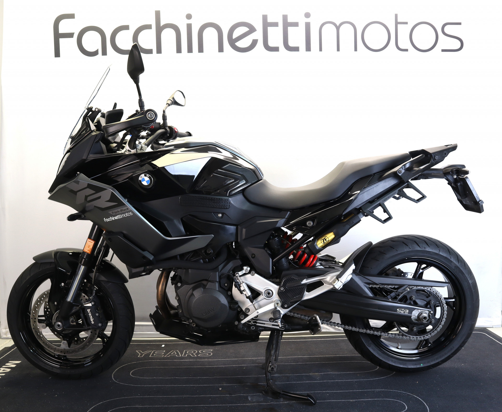 BMW F 900 XR Triple Black-showroom-element-1