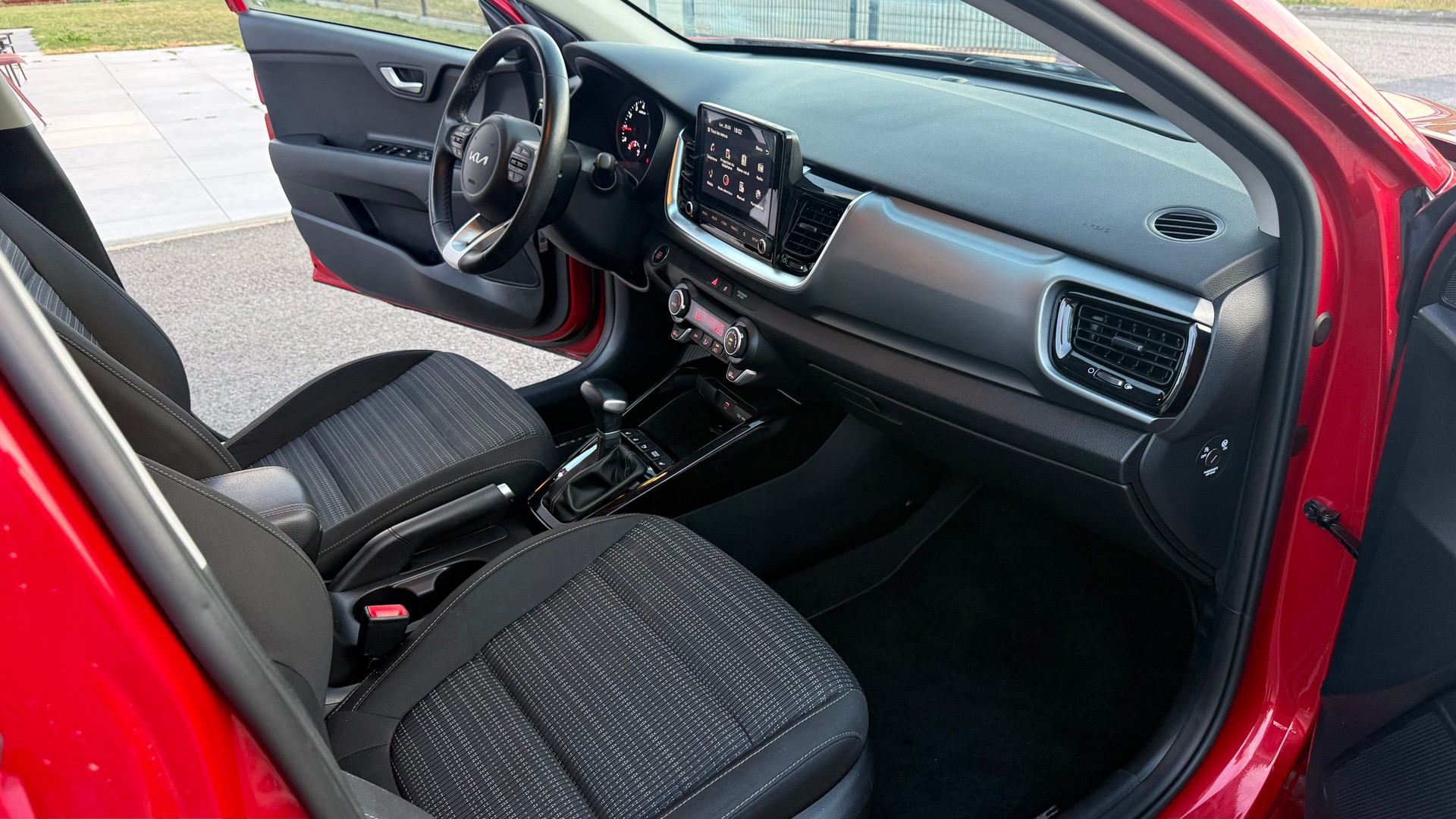 KIA Stonic 1.0 T-GDI Power DCT-image-11