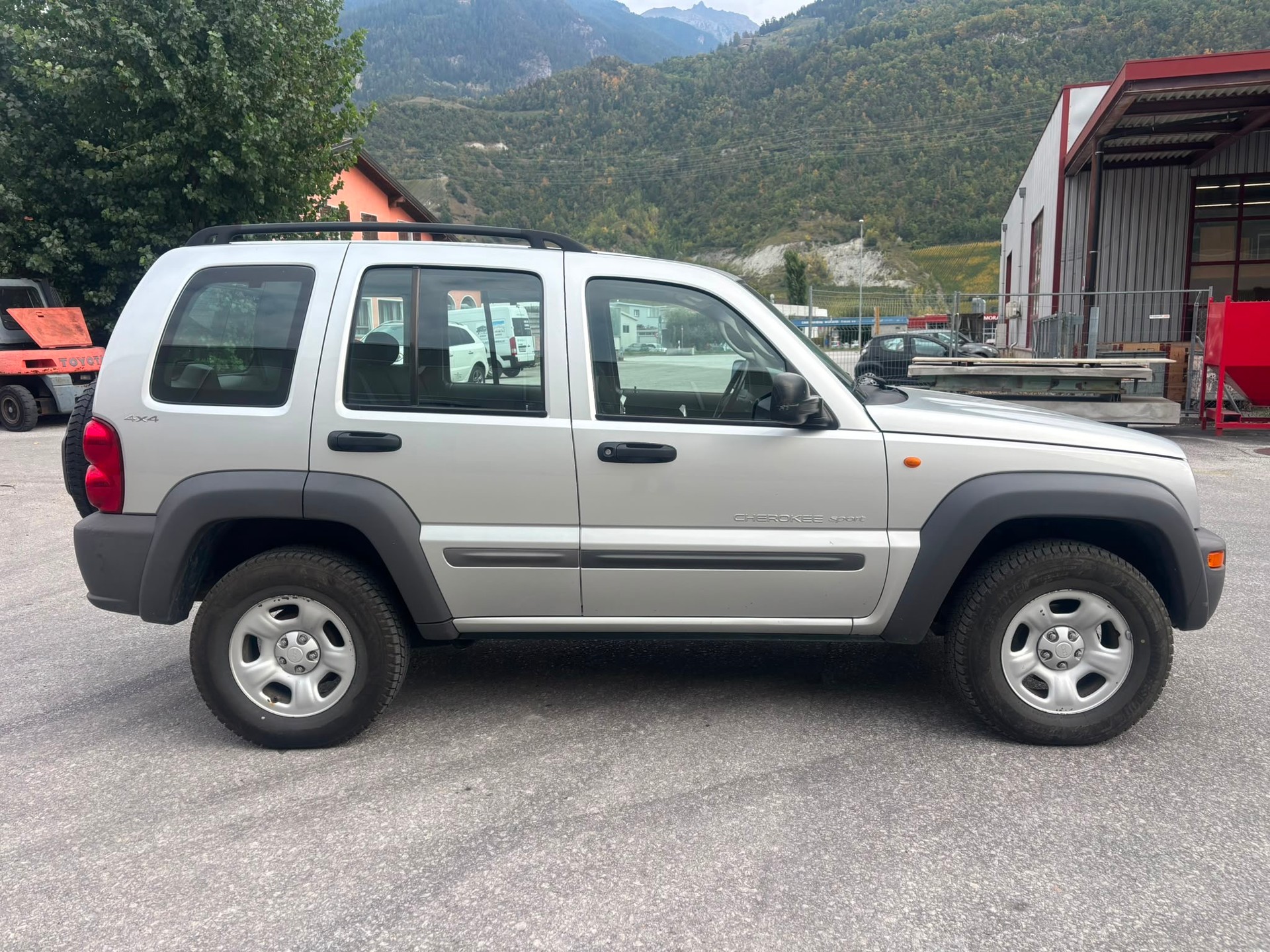 JEEP Cherokee 2.5 CRD Sport-image-1