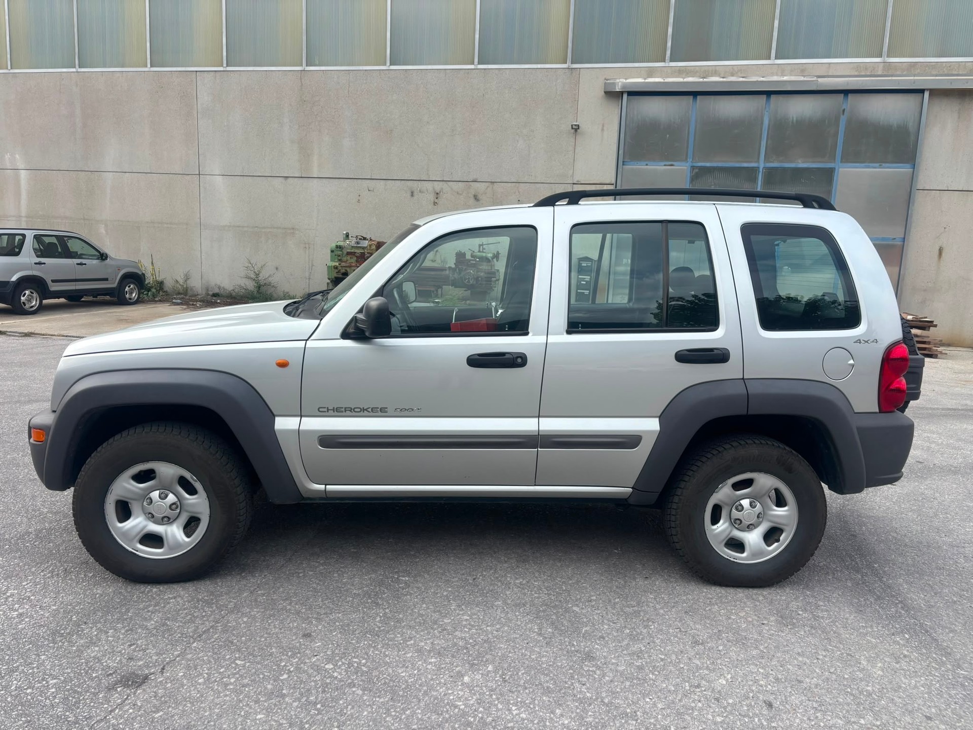 JEEP Cherokee 2.5 CRD Sport-image-2