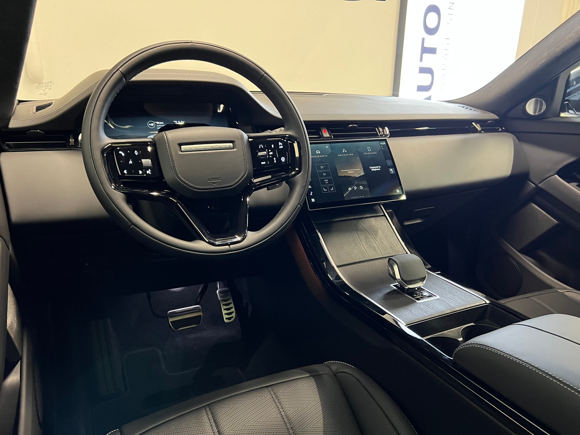LAND ROVER Range Rover Evoque 1.5 T 270e Autobiography-image-2