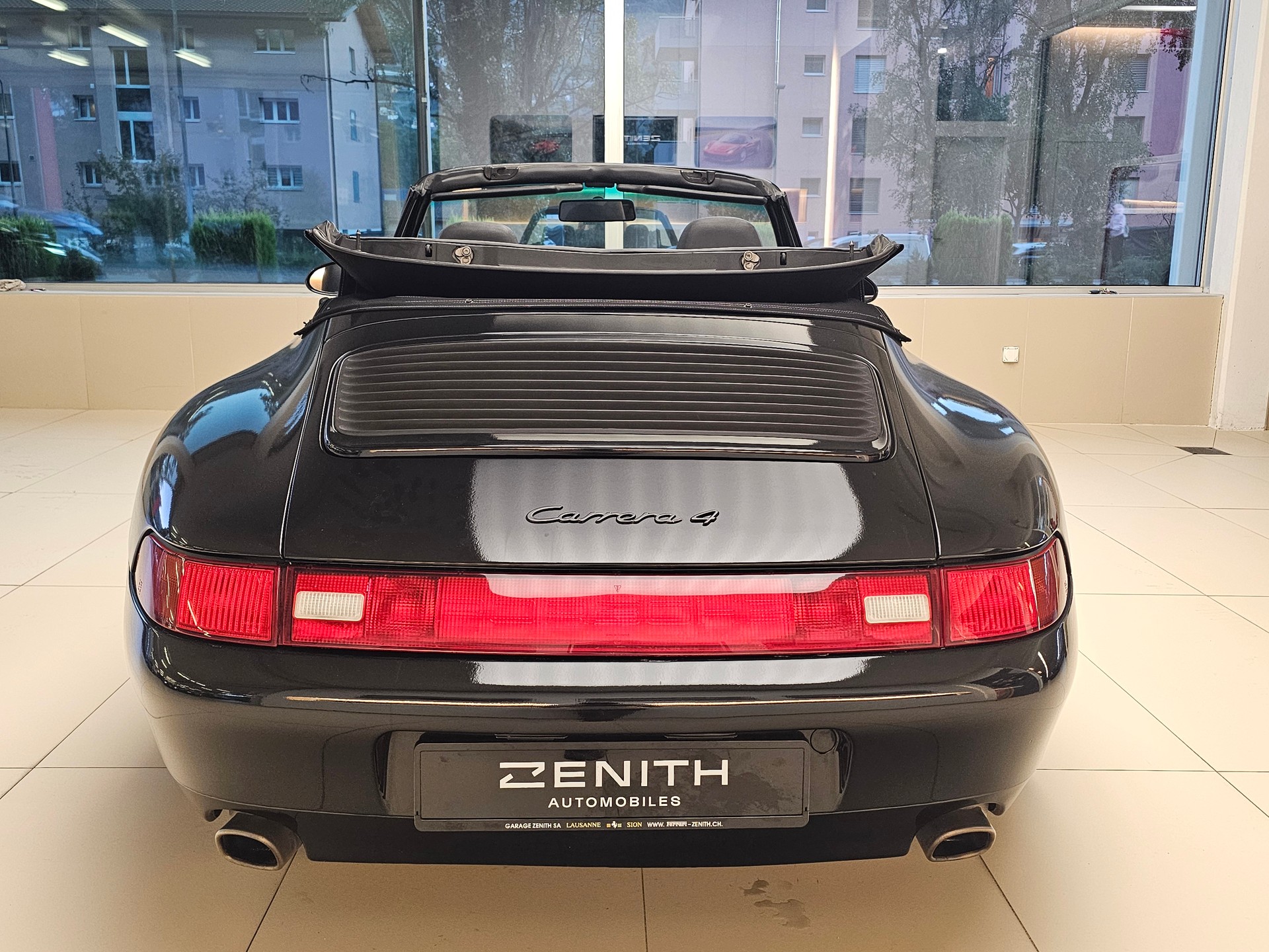 PORSCHE 911 Carrera 4 Cabrio-image-5